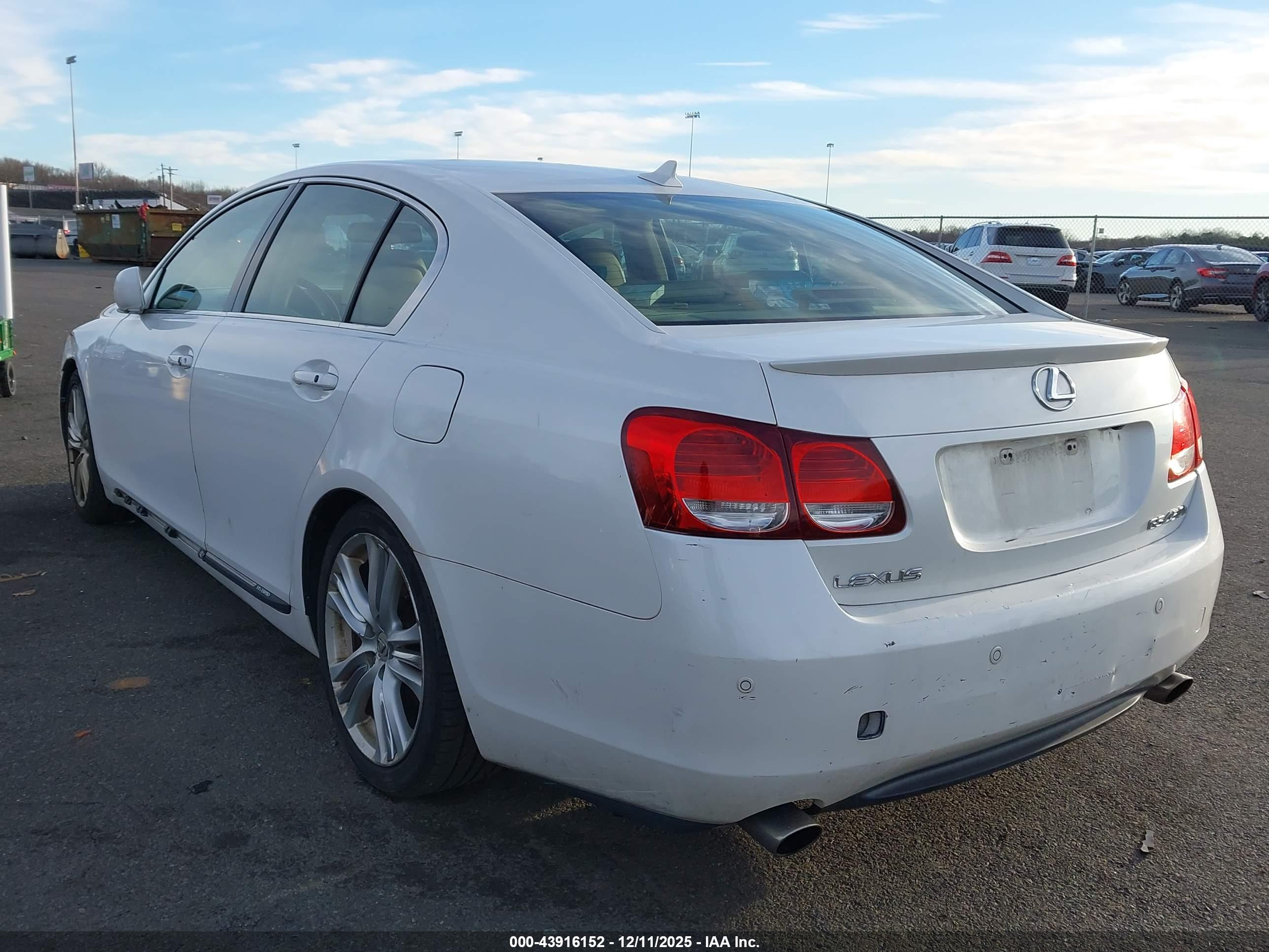 LEXUS GS image 3