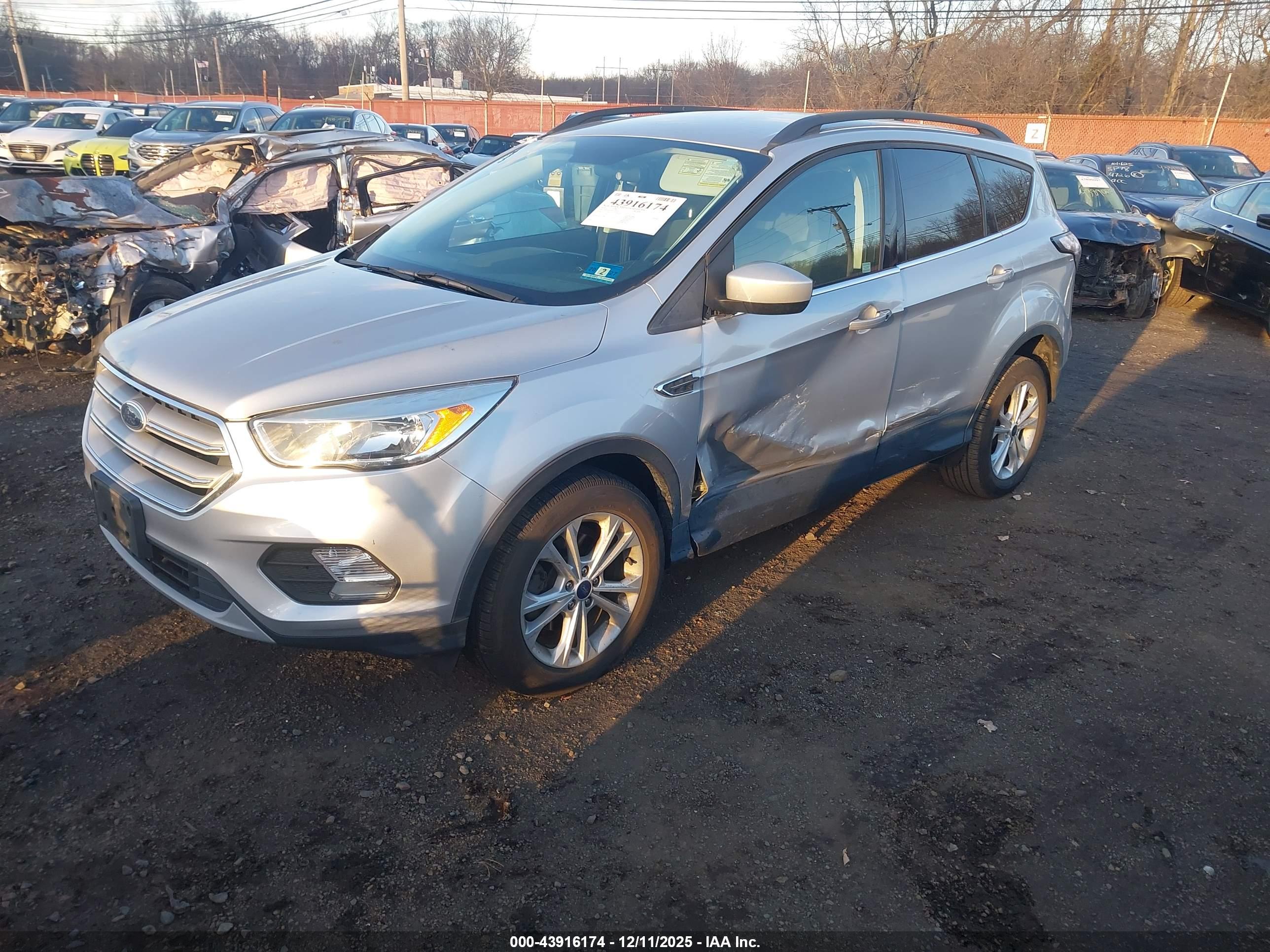 FORD ESCAPE image 2