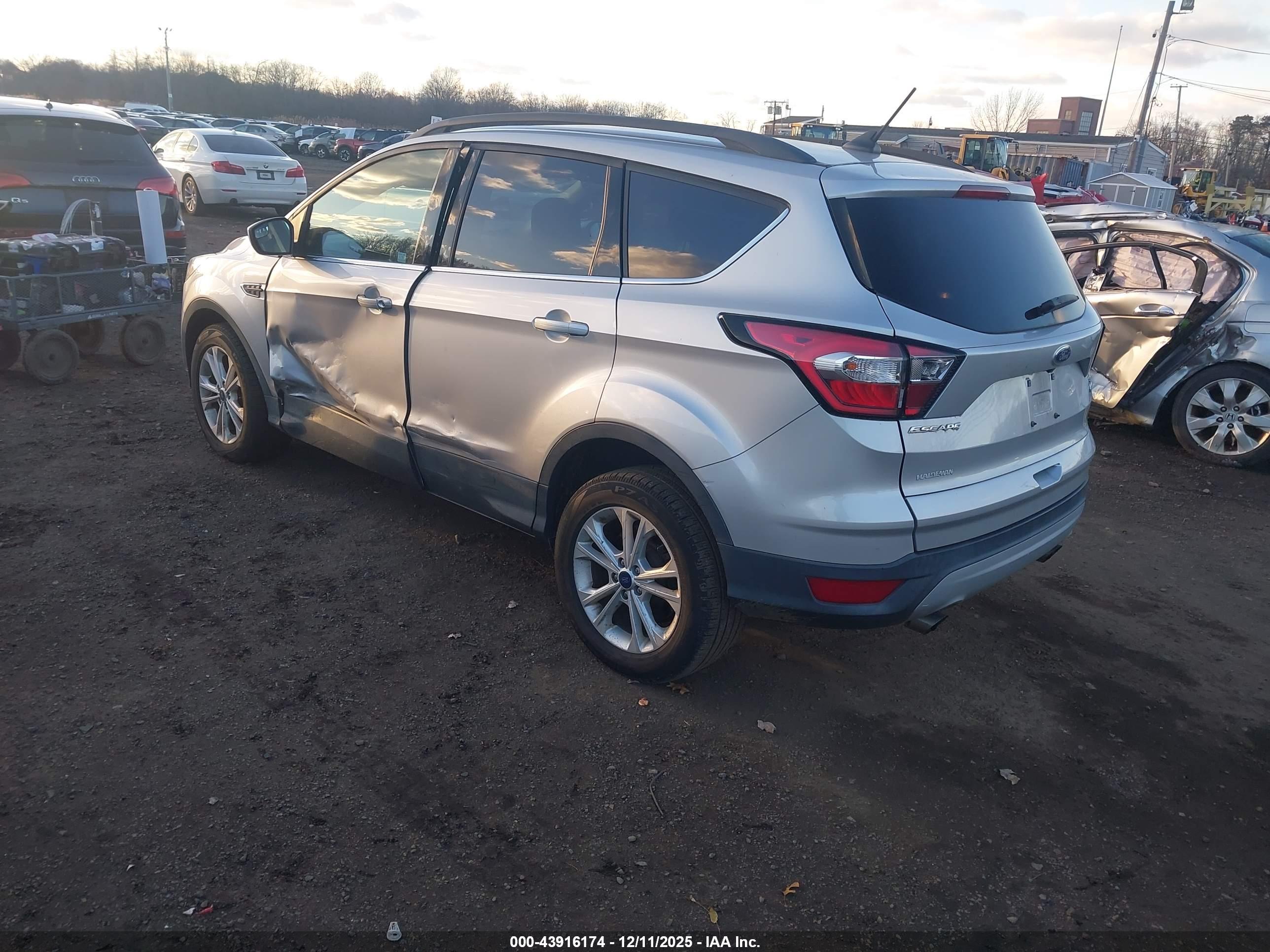 FORD ESCAPE image 3