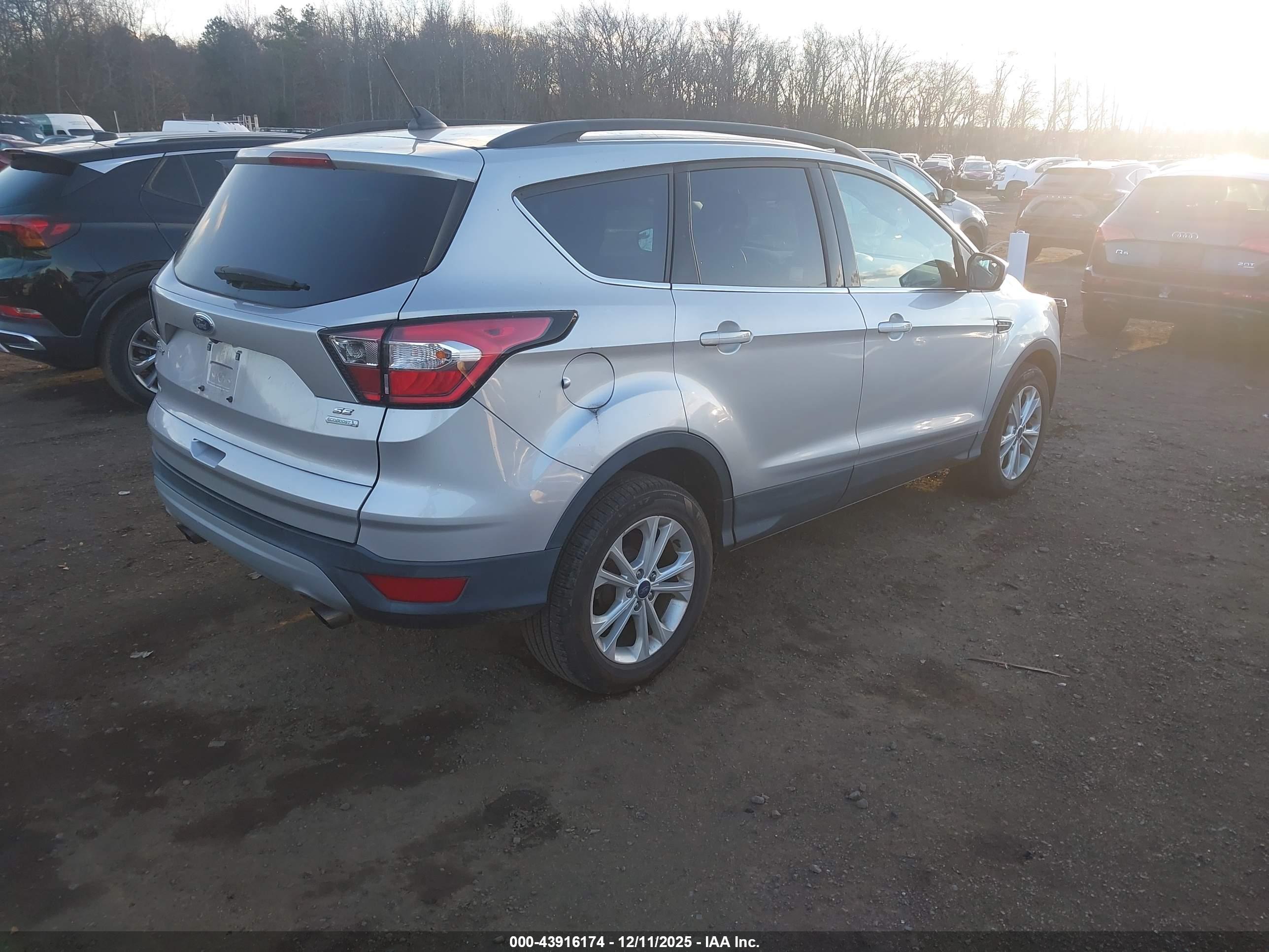 FORD ESCAPE image 4