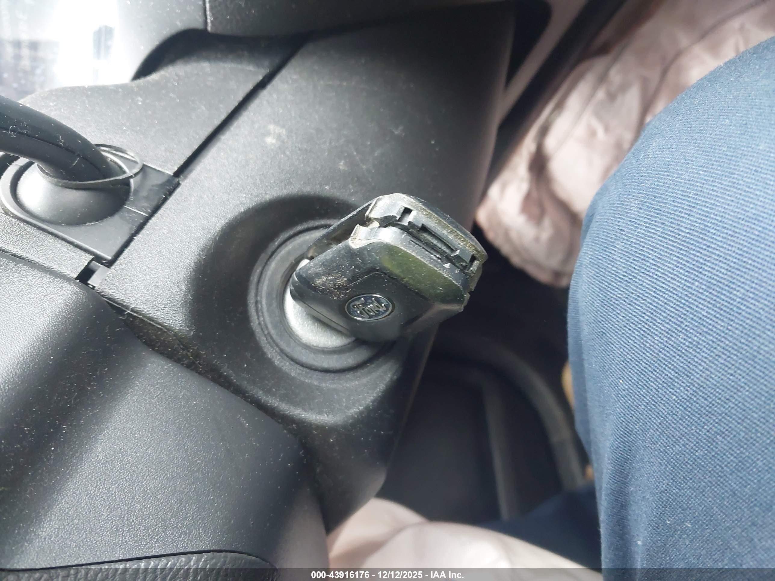 FORD FUSION image 11