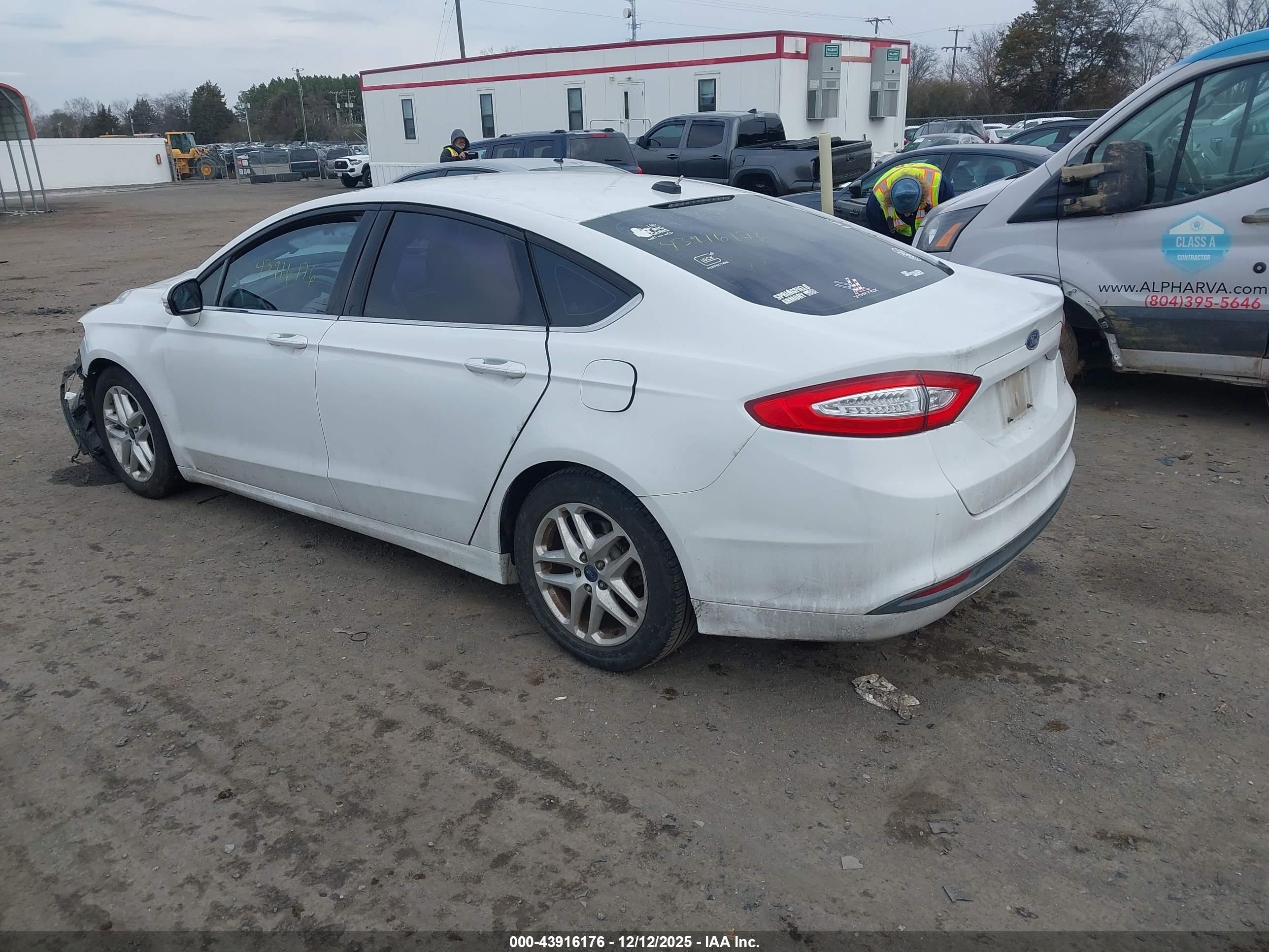FORD FUSION image 3