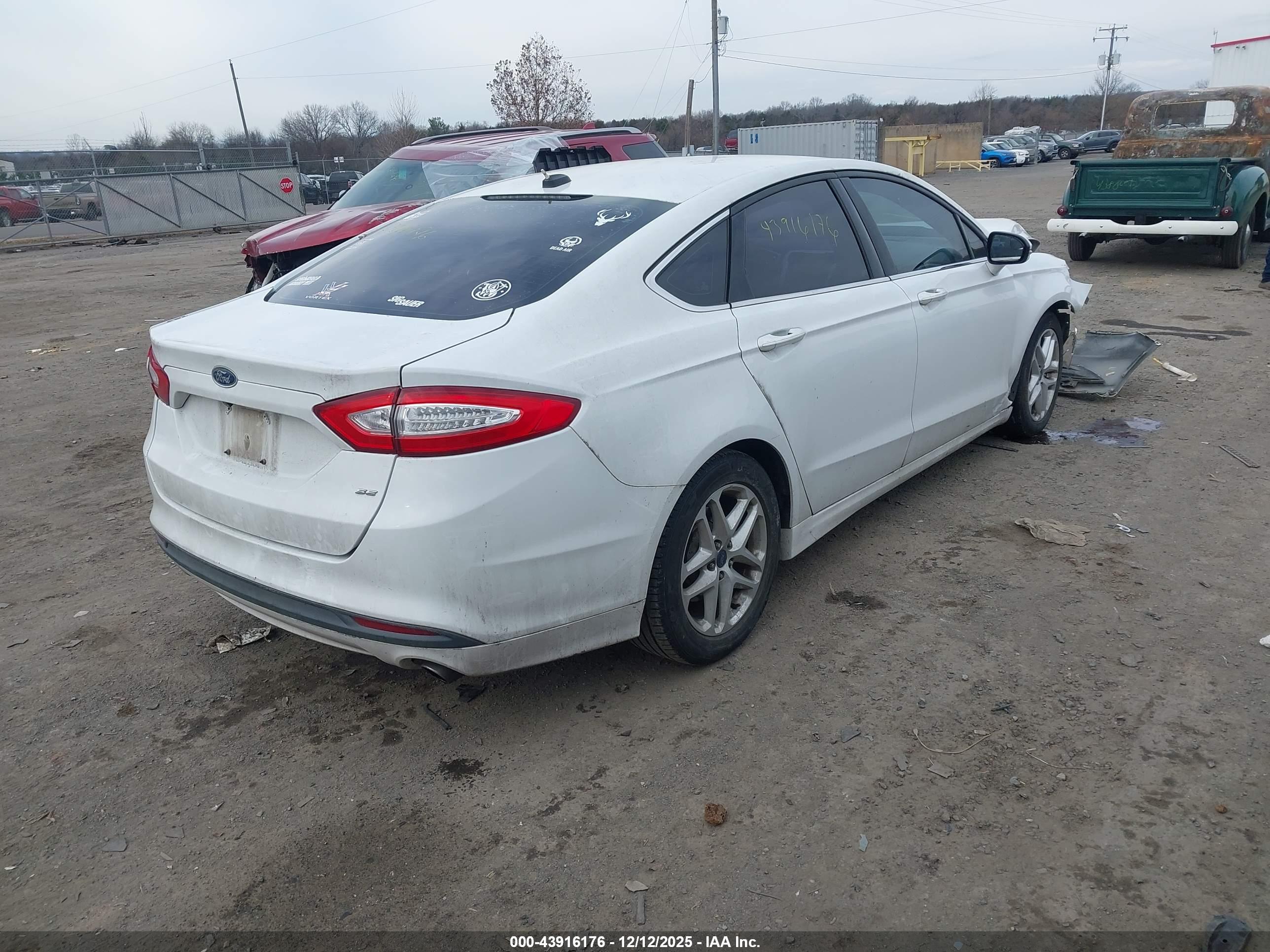 FORD FUSION image 4