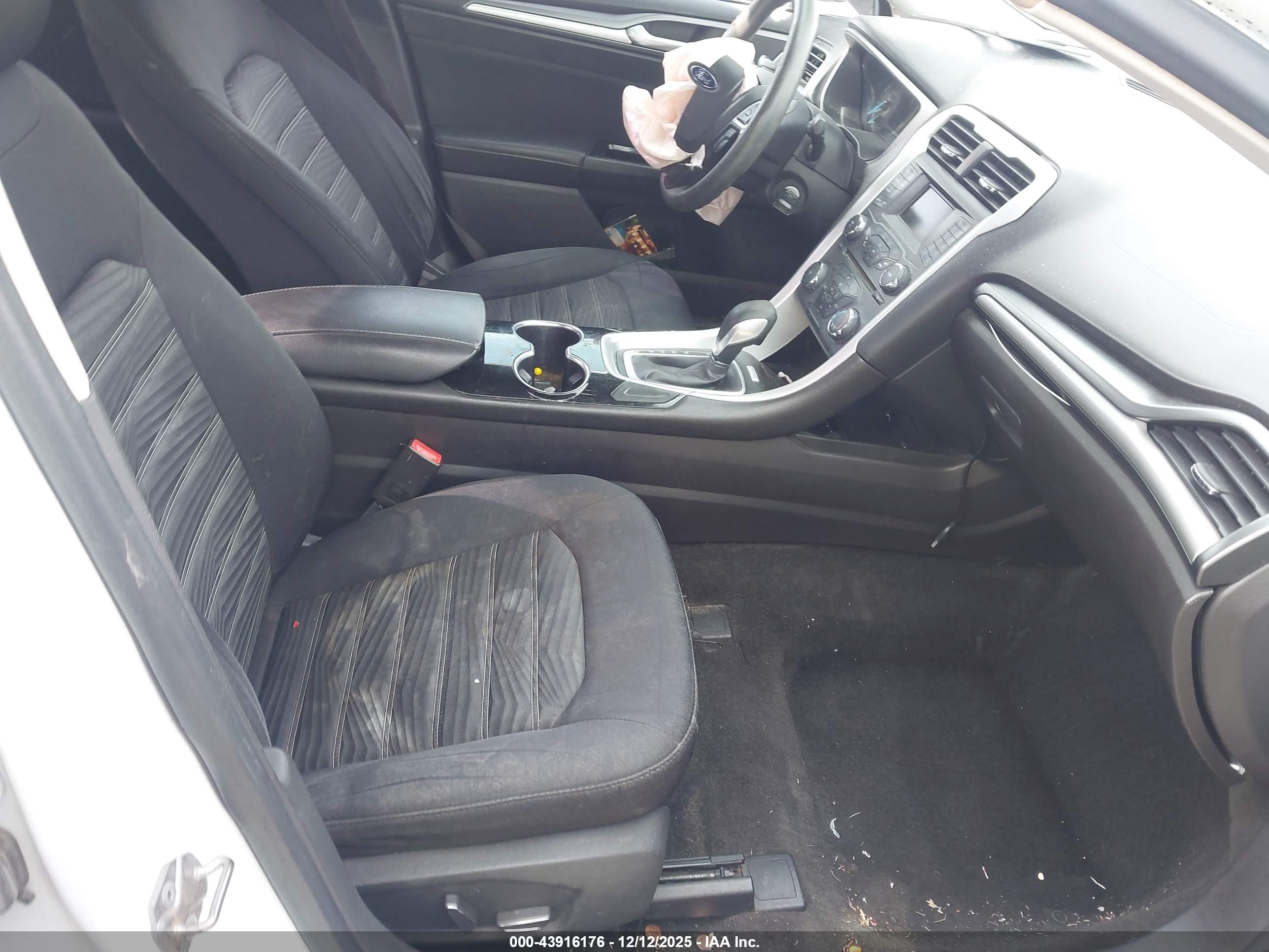 FORD FUSION image 5