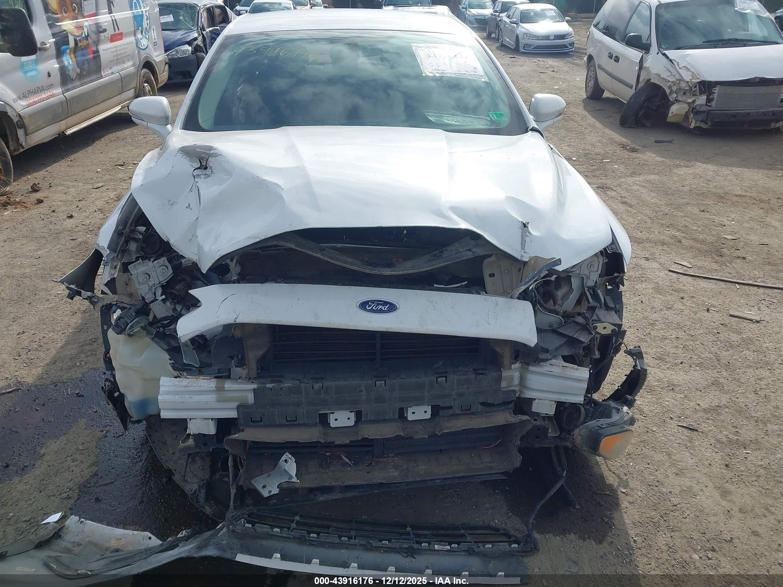 FORD FUSION image 6