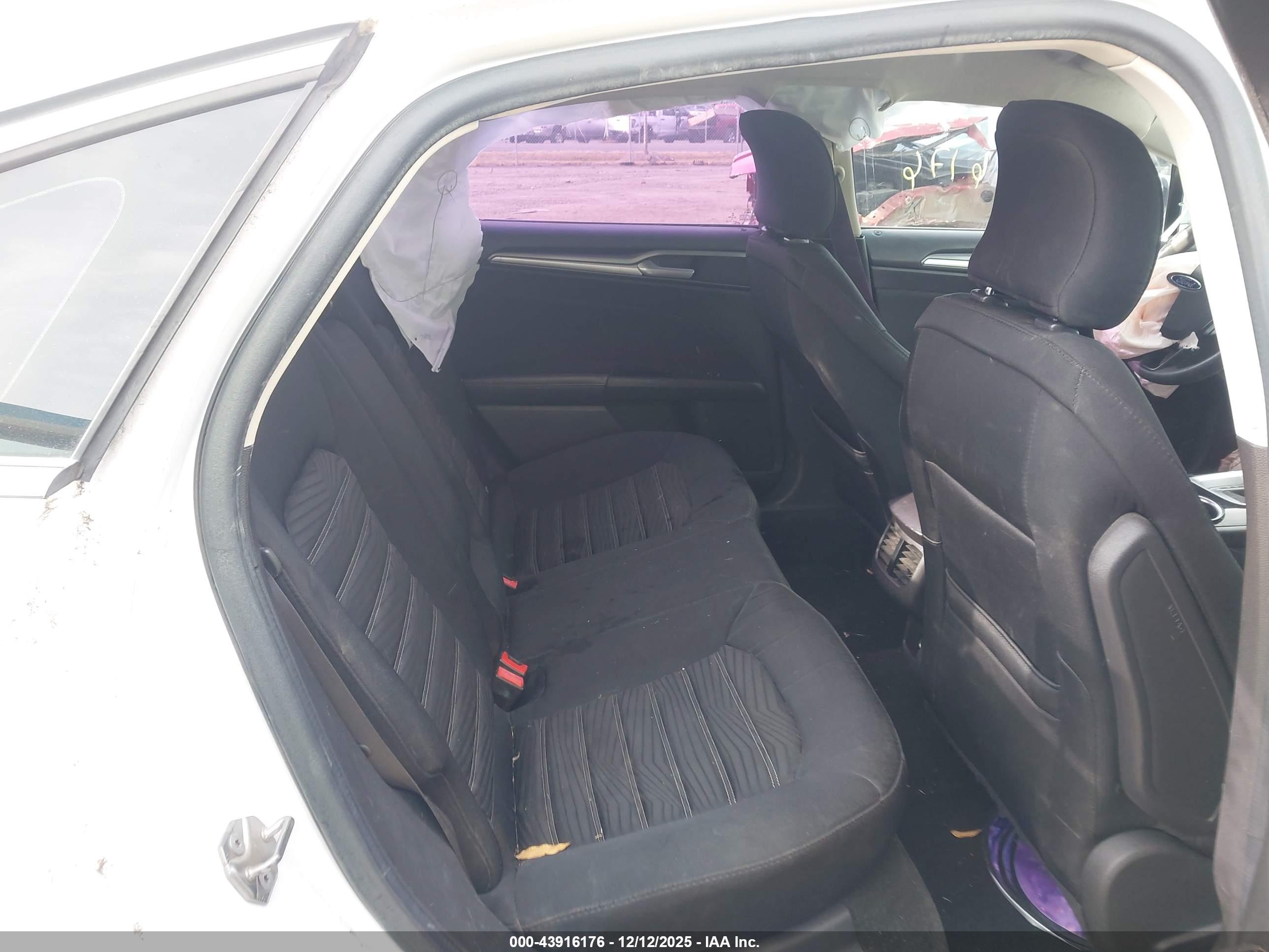 FORD FUSION image 8