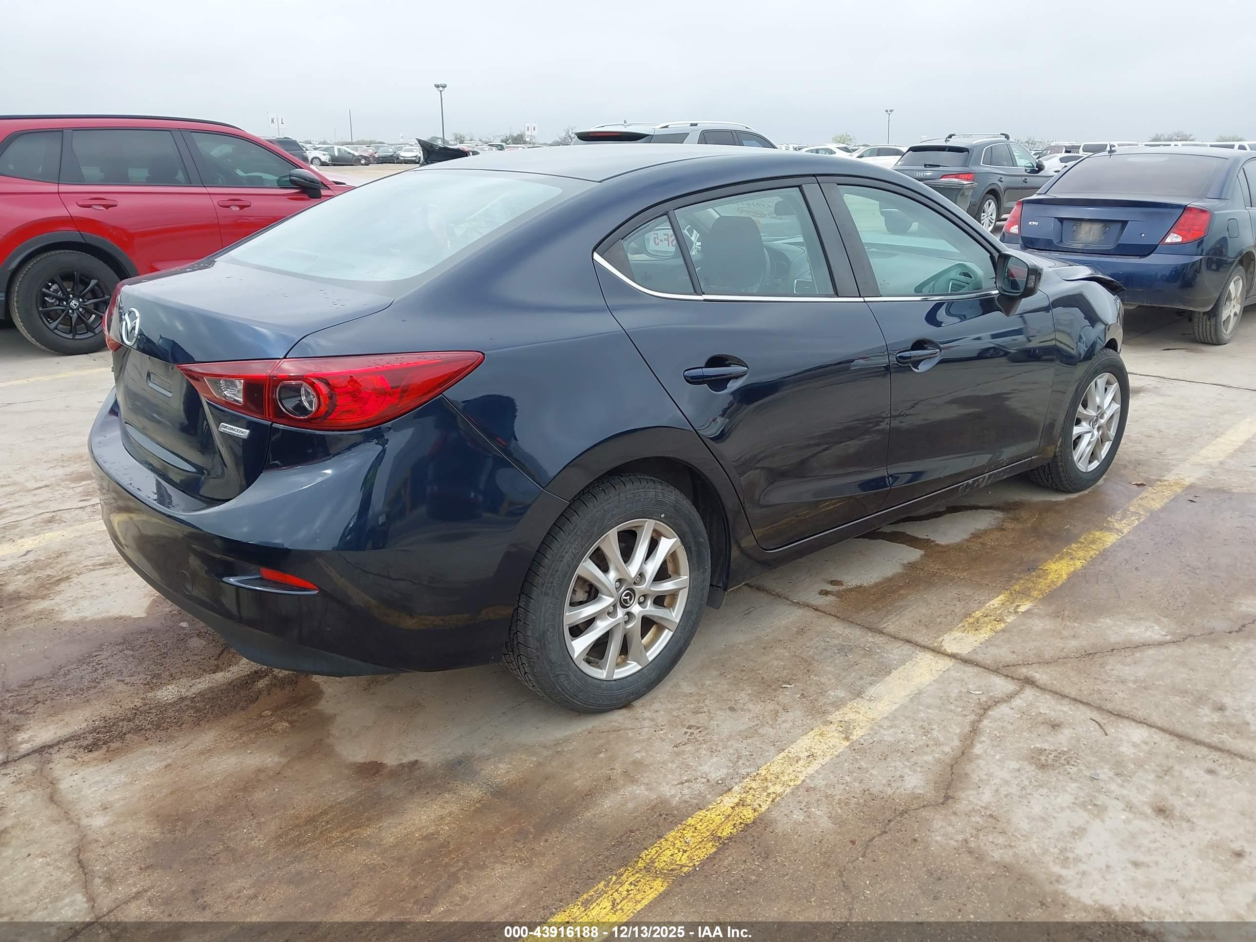 MAZDA MAZDA3 image 4