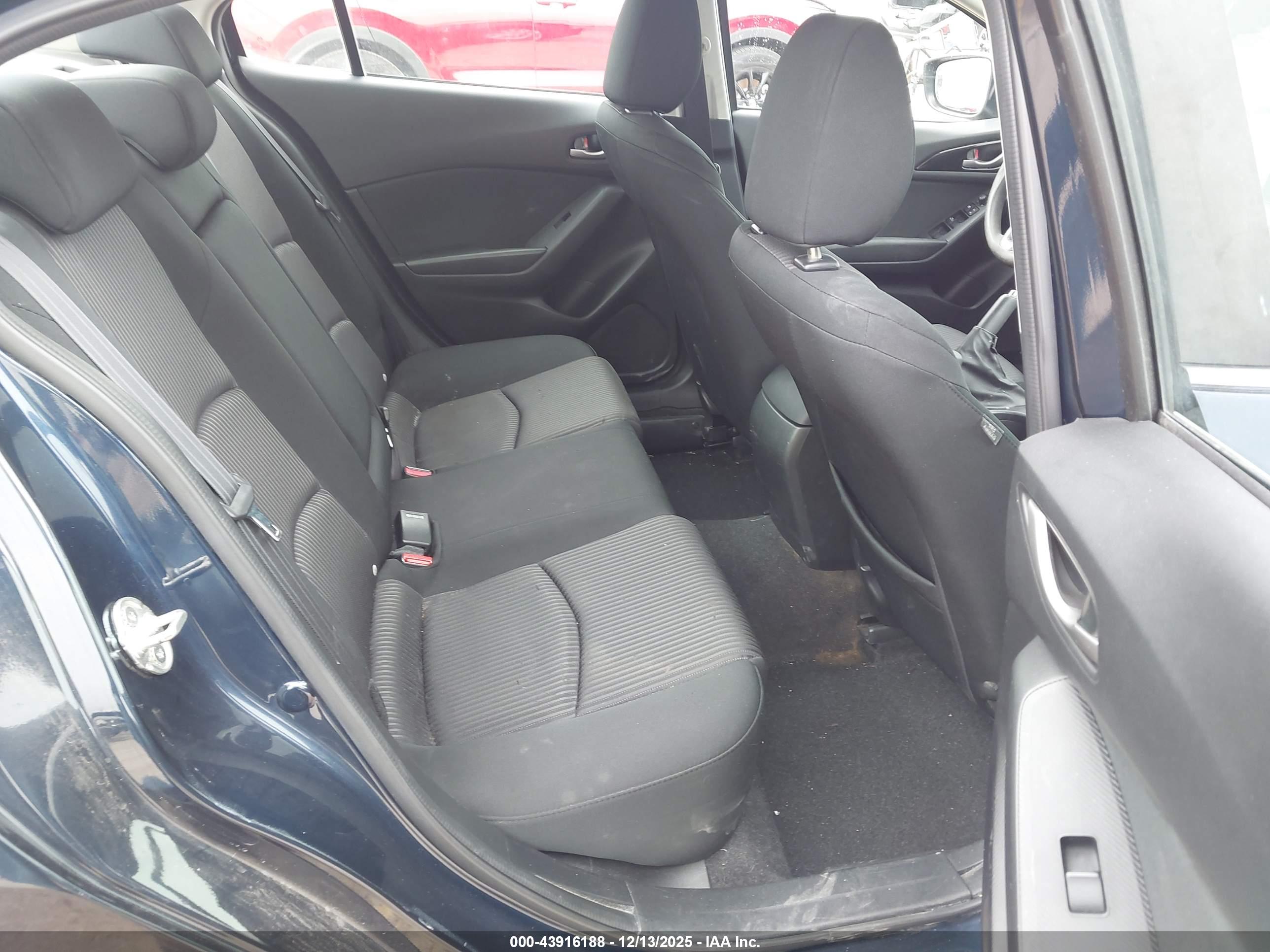MAZDA MAZDA3 image 8