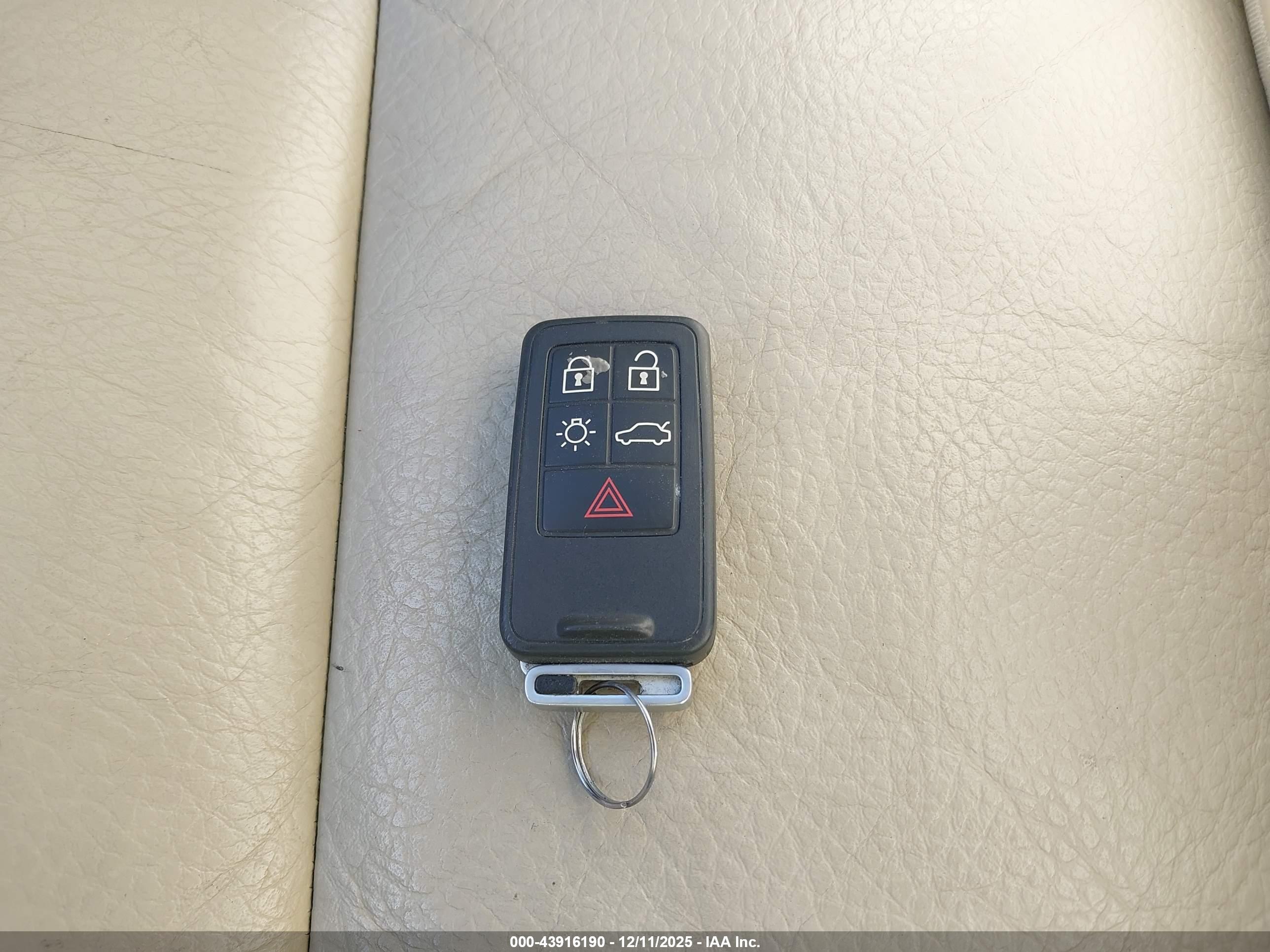 VOLVO S60 image 11