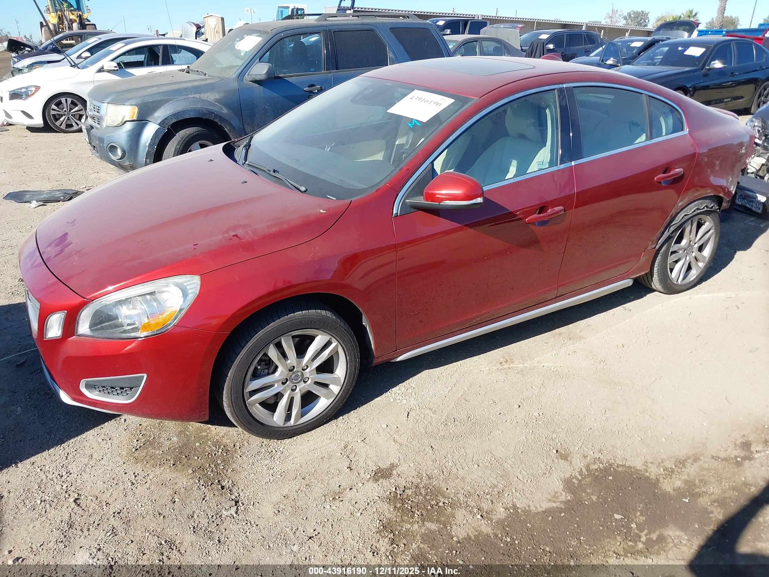 VOLVO S60 image 2