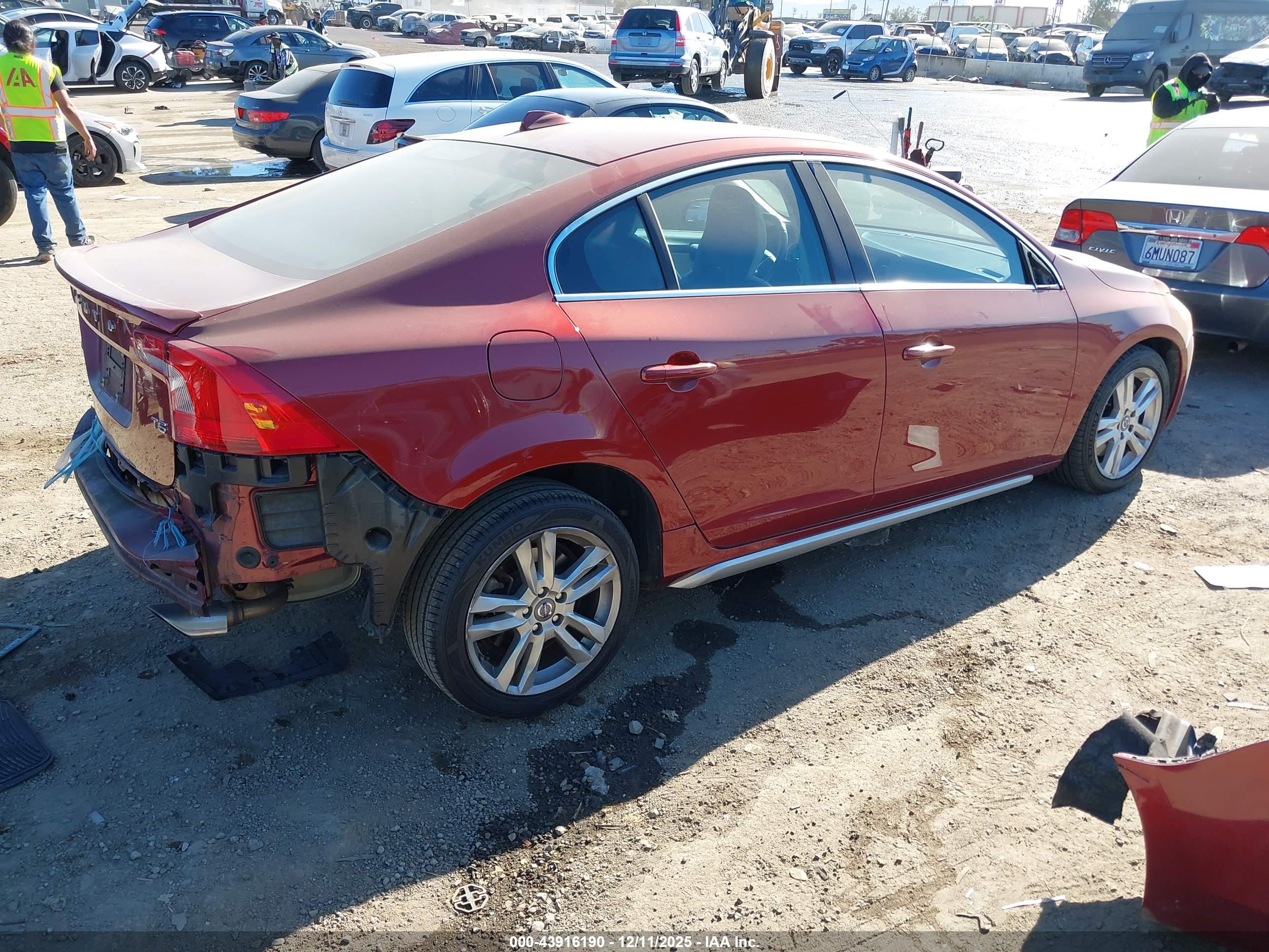 VOLVO S60 image 4