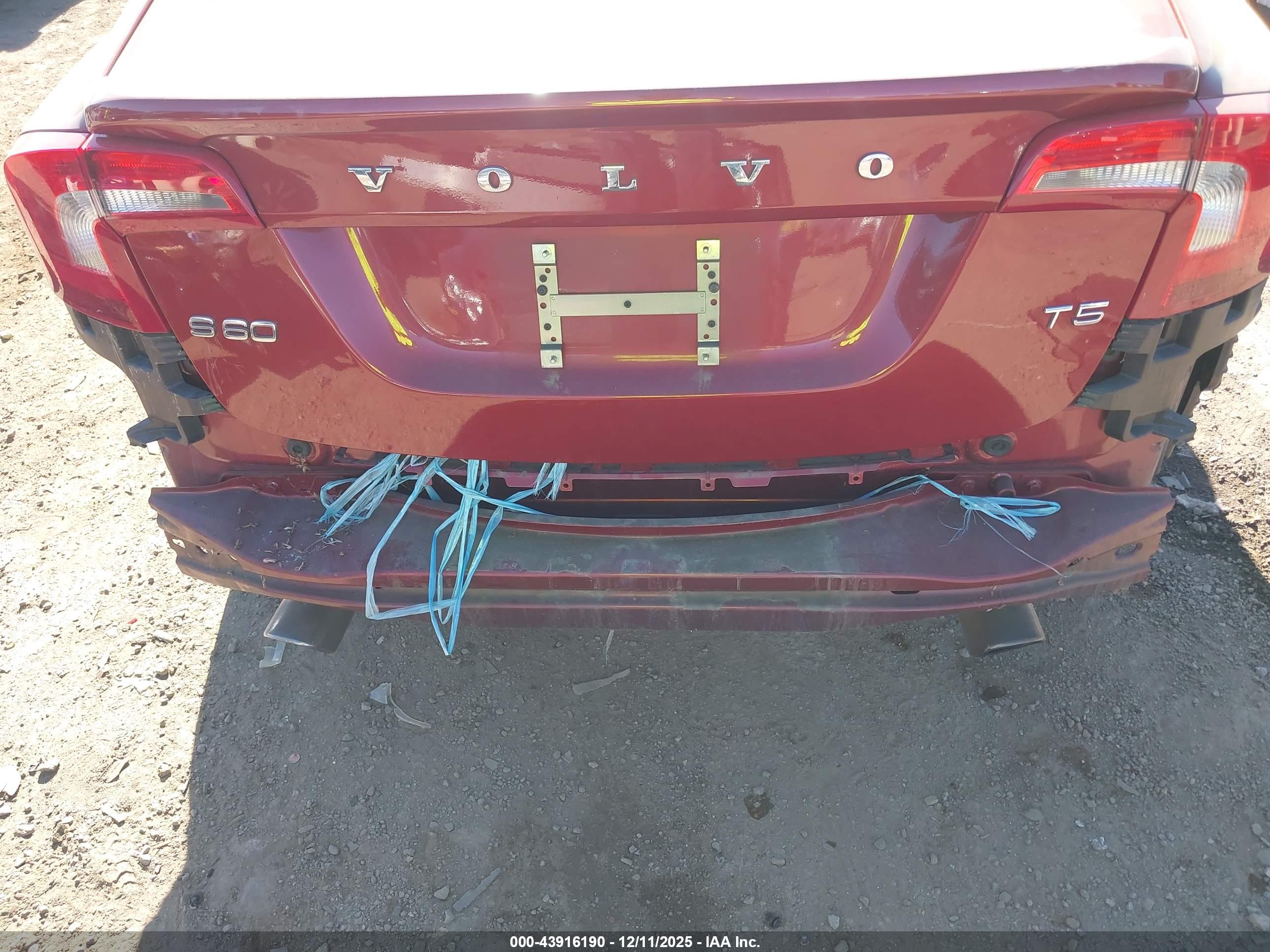 VOLVO S60 image 6