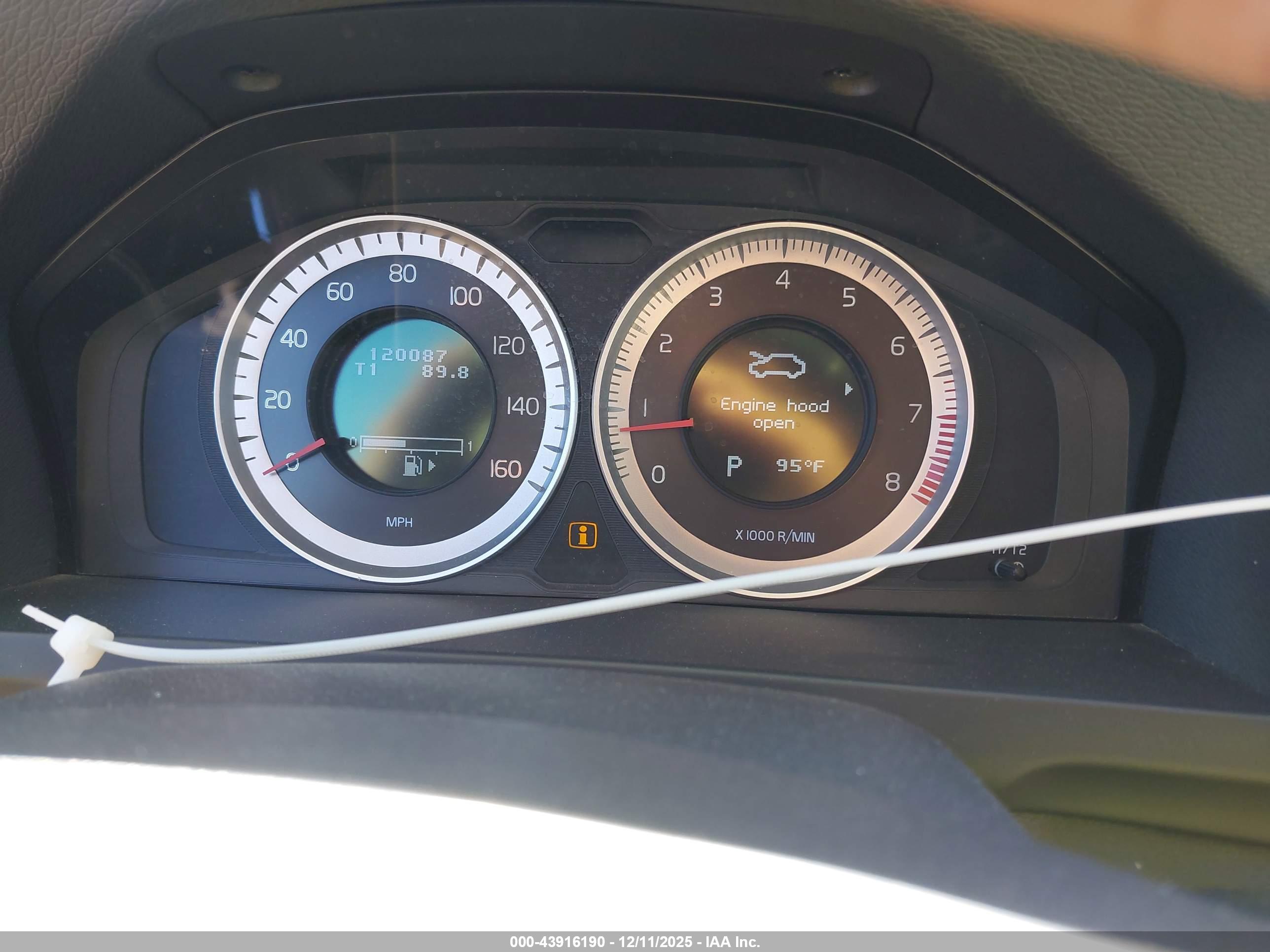 VOLVO S60 image 7