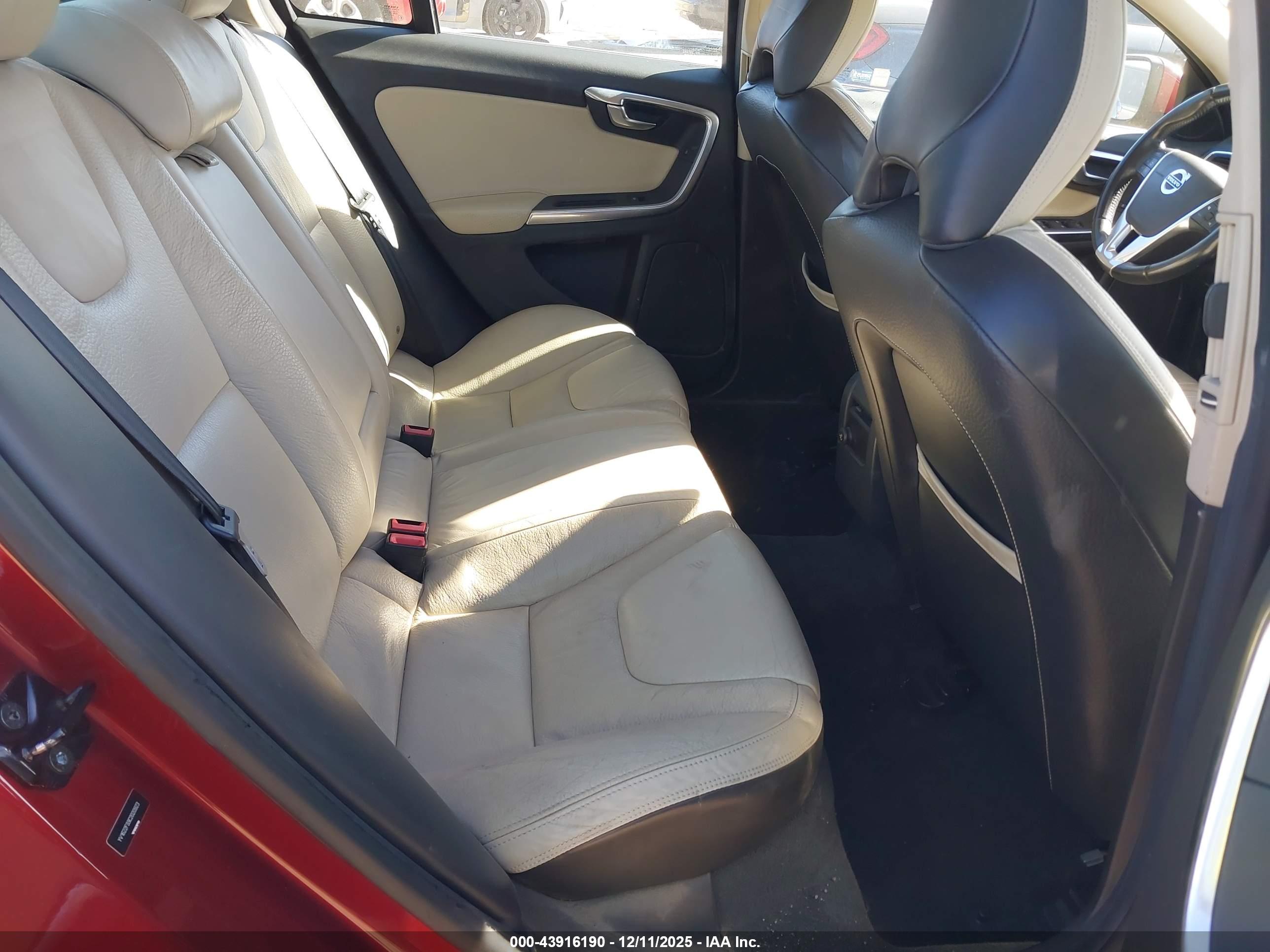VOLVO S60 image 8