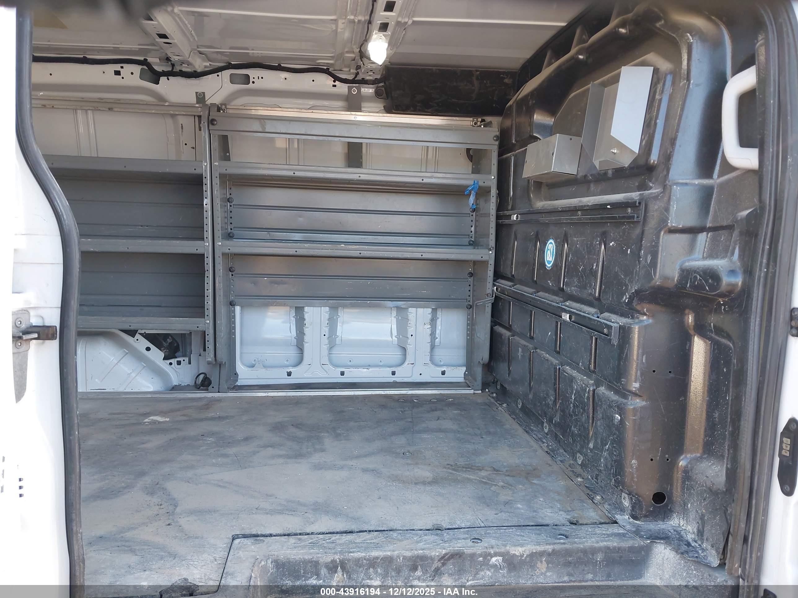 FORD TRANSIT-250 image 8