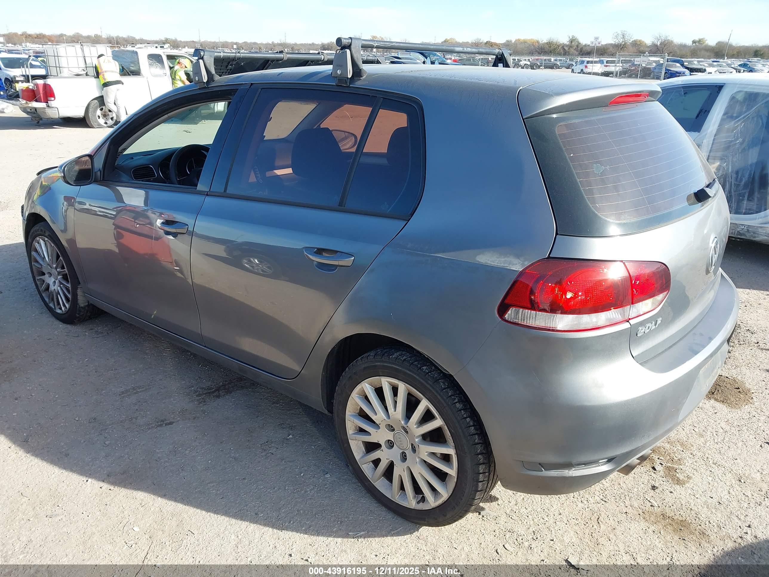 VOLKSWAGEN GOLF image 3