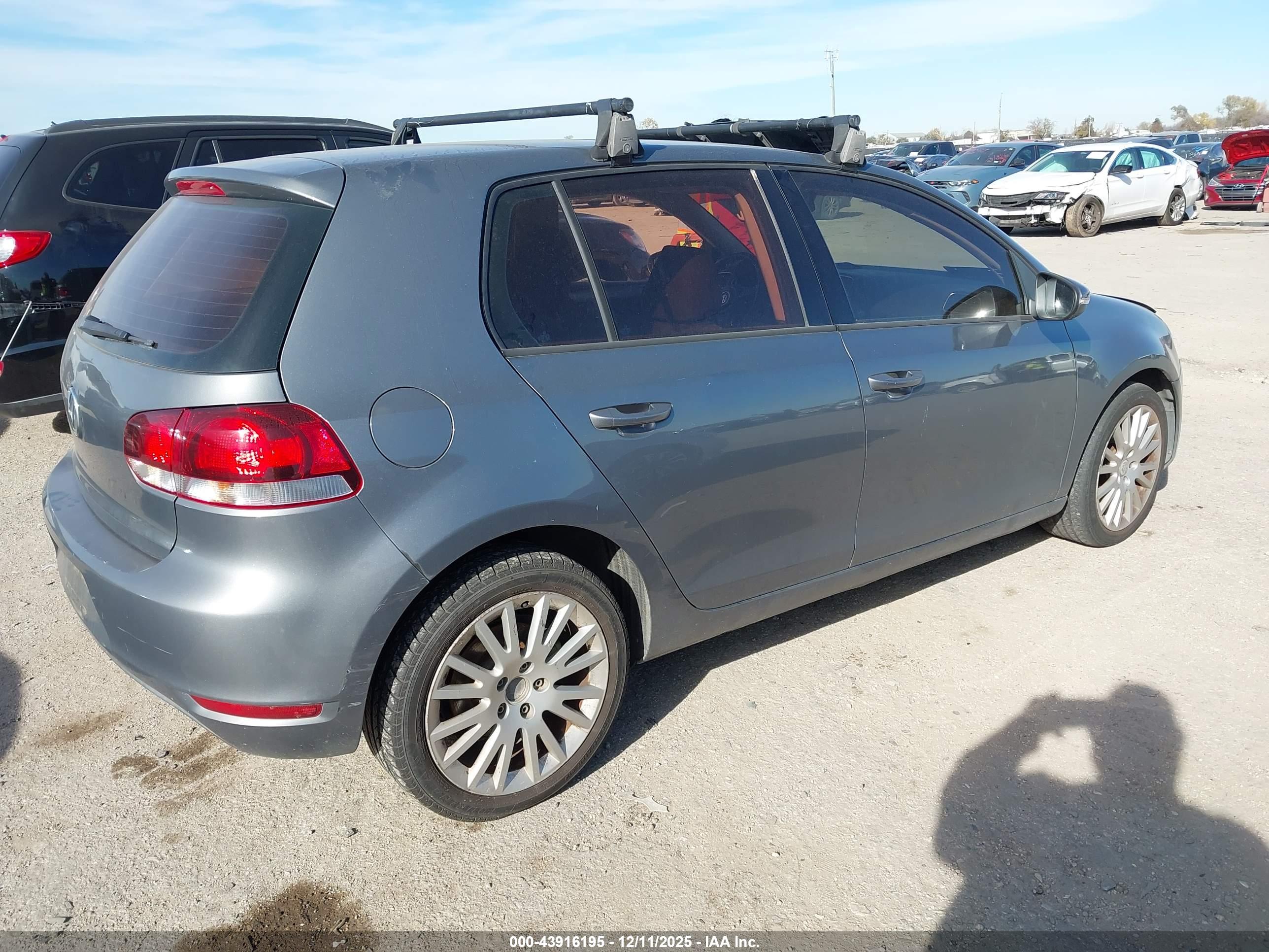 VOLKSWAGEN GOLF image 4