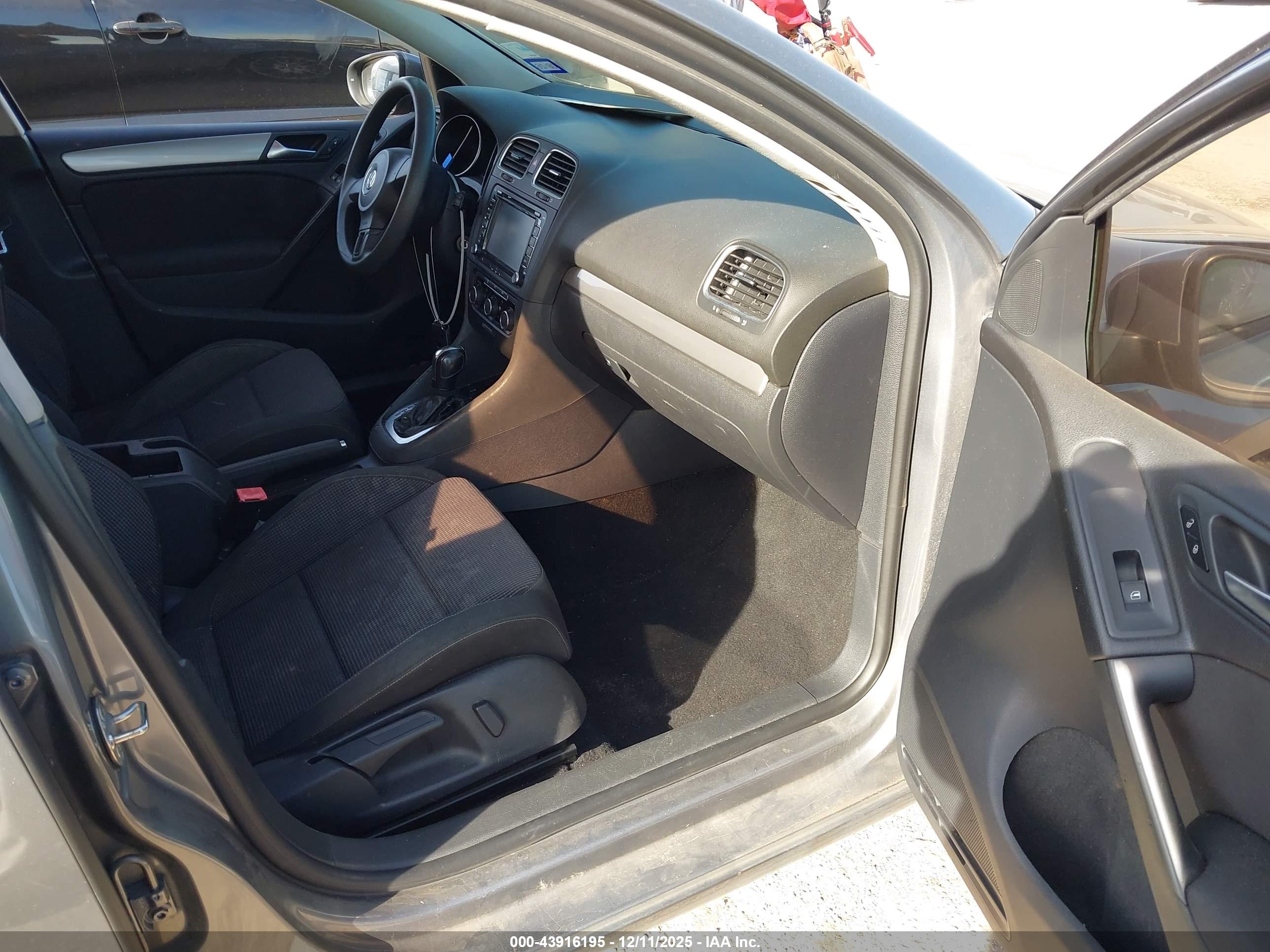 VOLKSWAGEN GOLF image 5