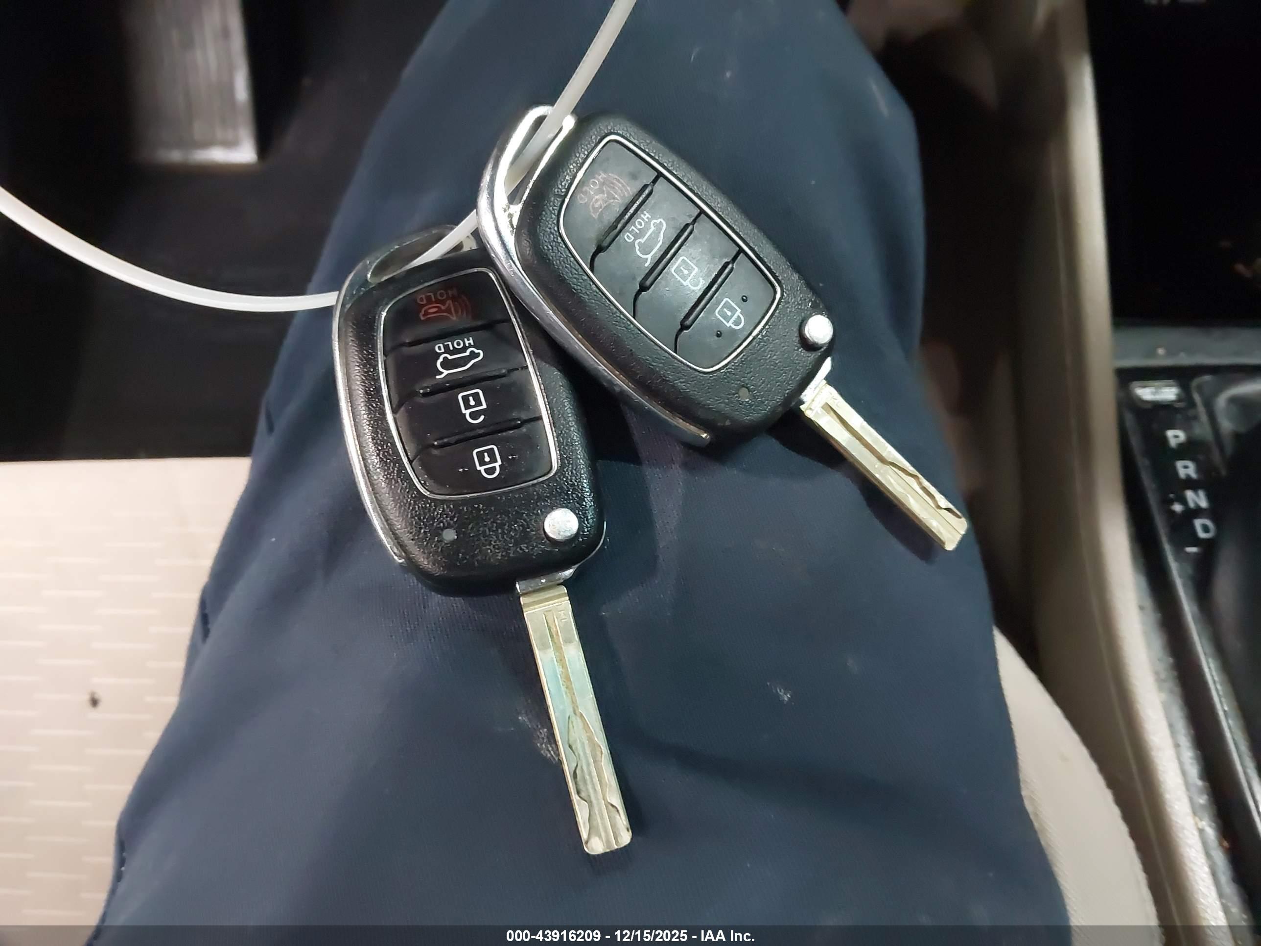 HYUNDAI TUCSON image 11