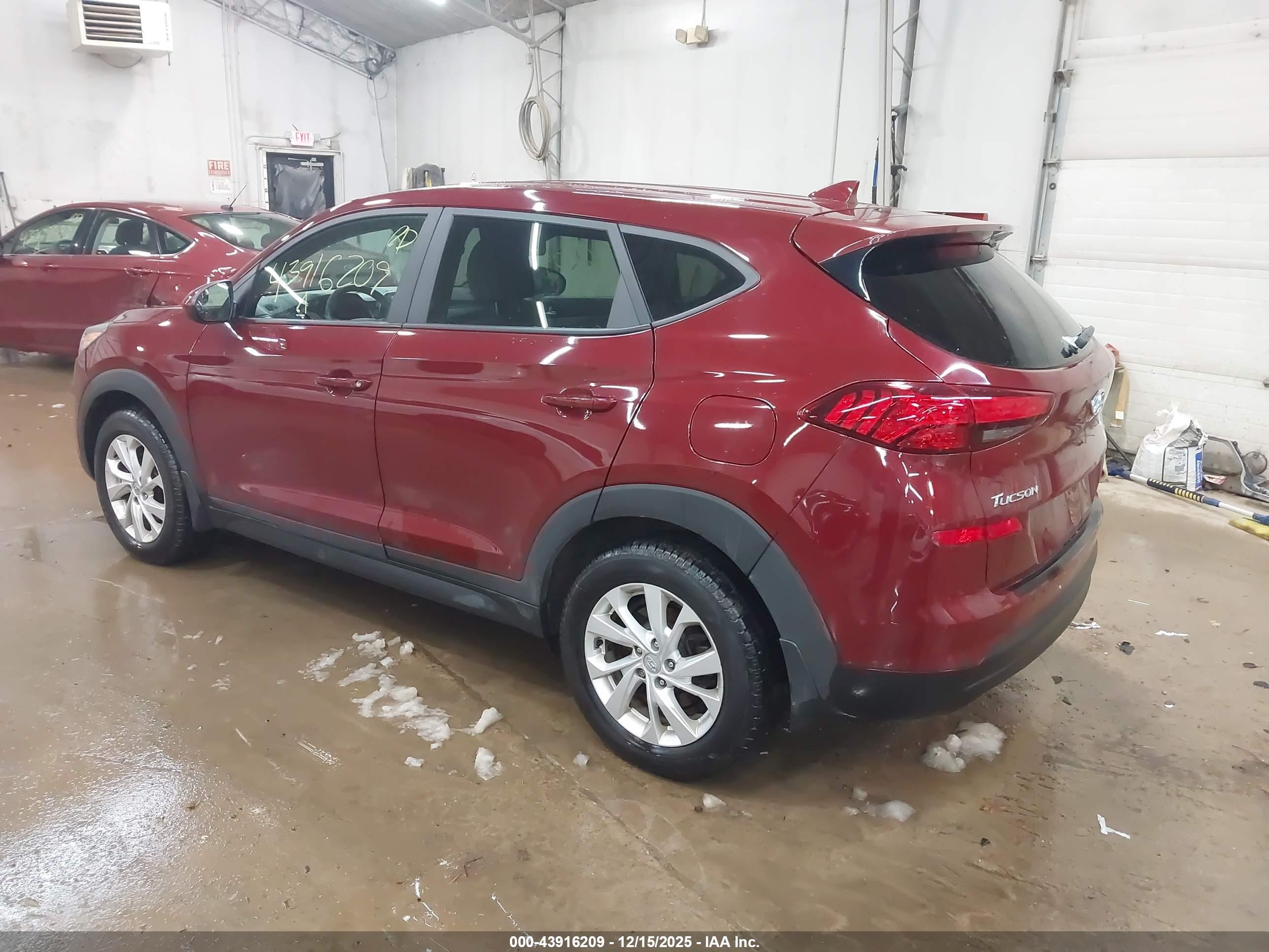HYUNDAI TUCSON image 3