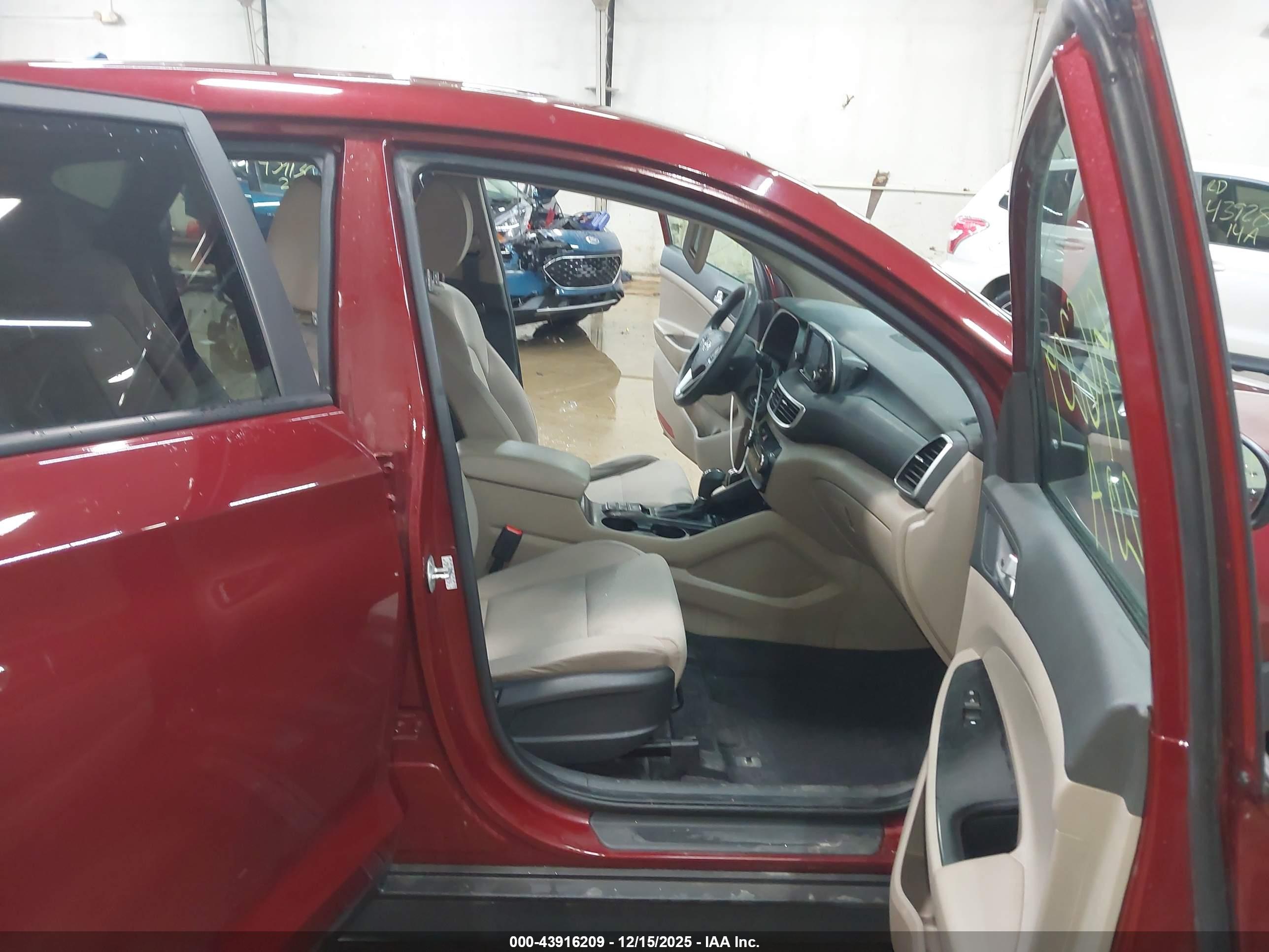 HYUNDAI TUCSON image 5