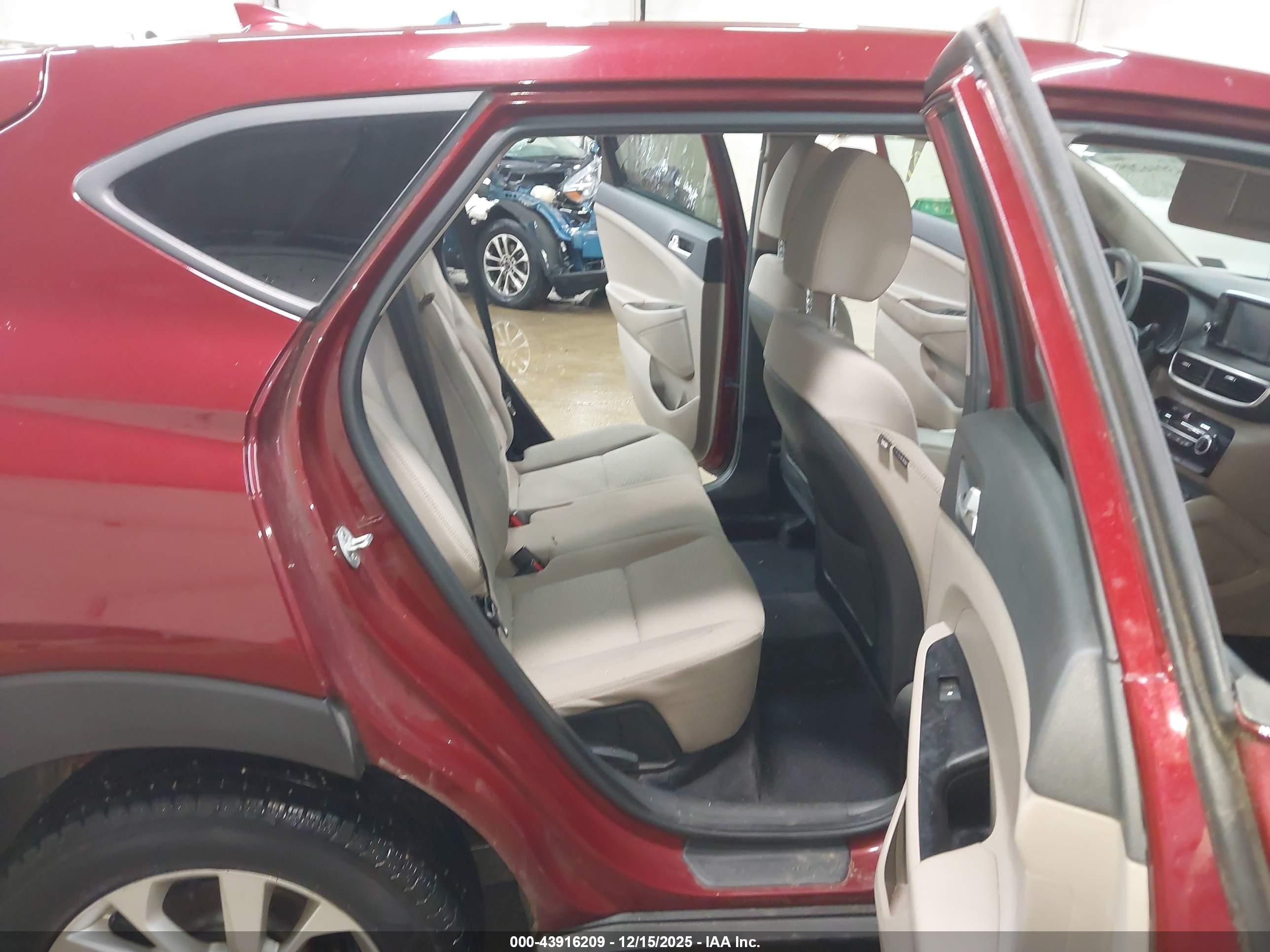 HYUNDAI TUCSON image 8