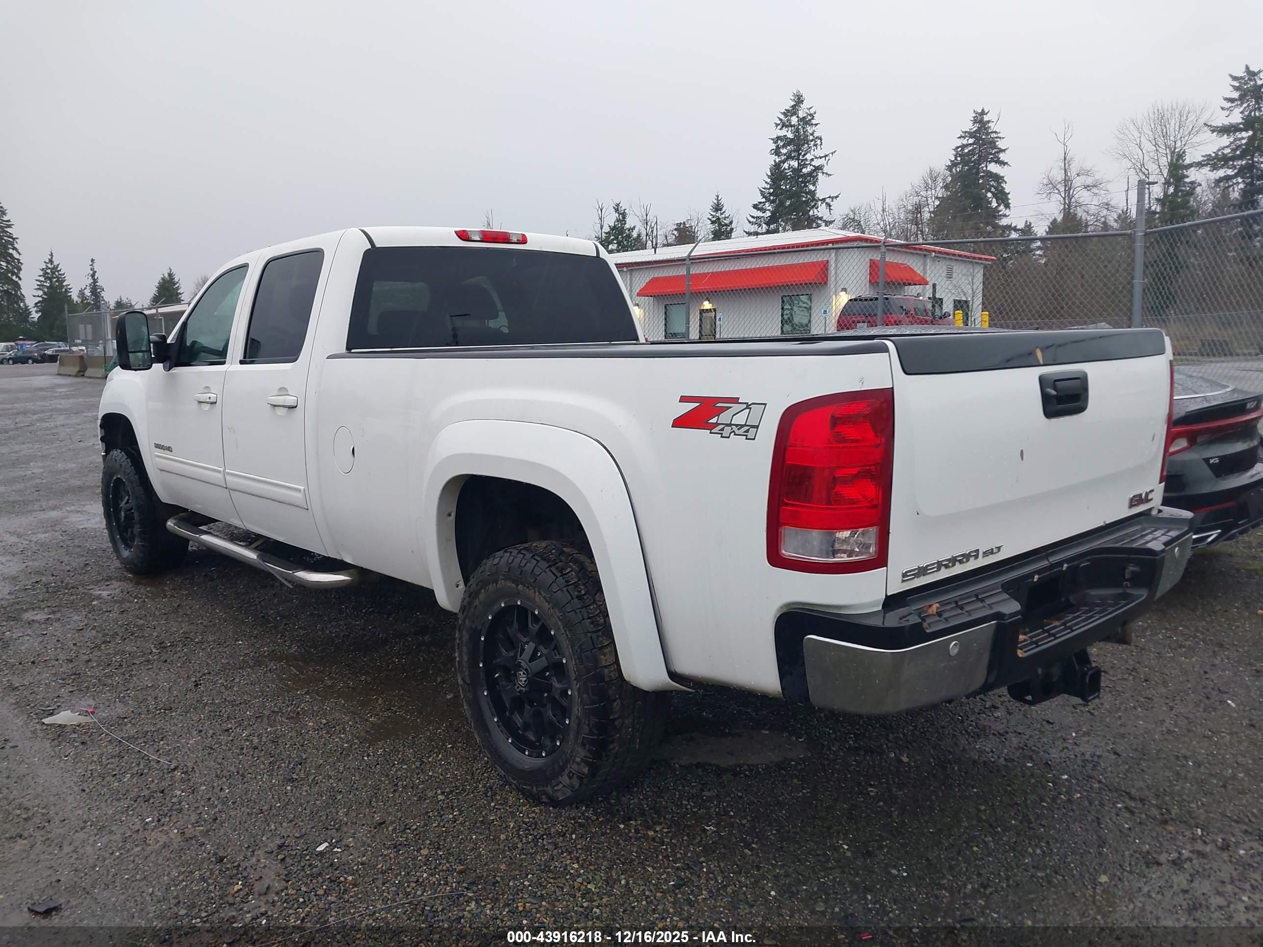GMC SIERRA image 3