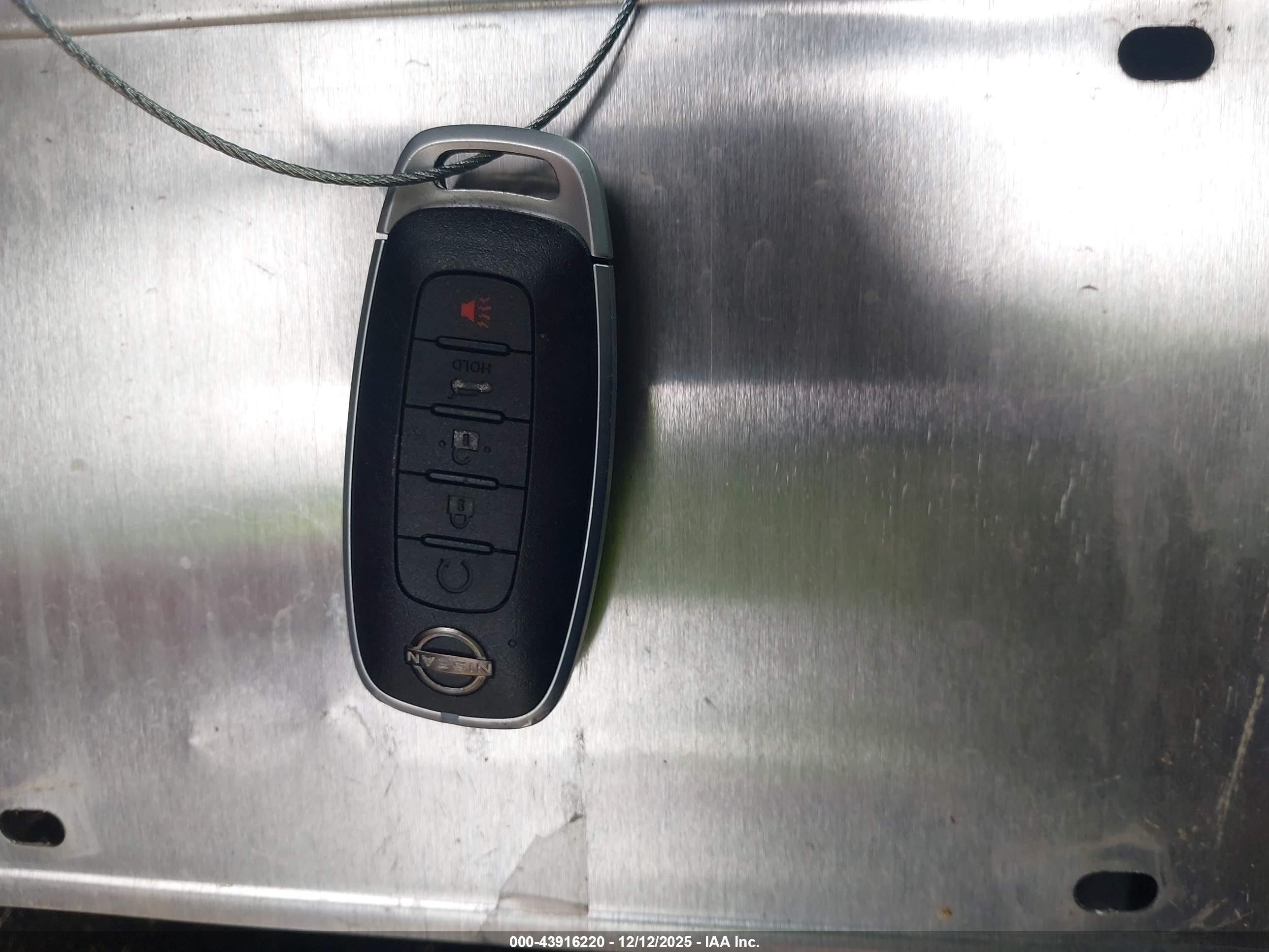NISSAN ROGUE image 11