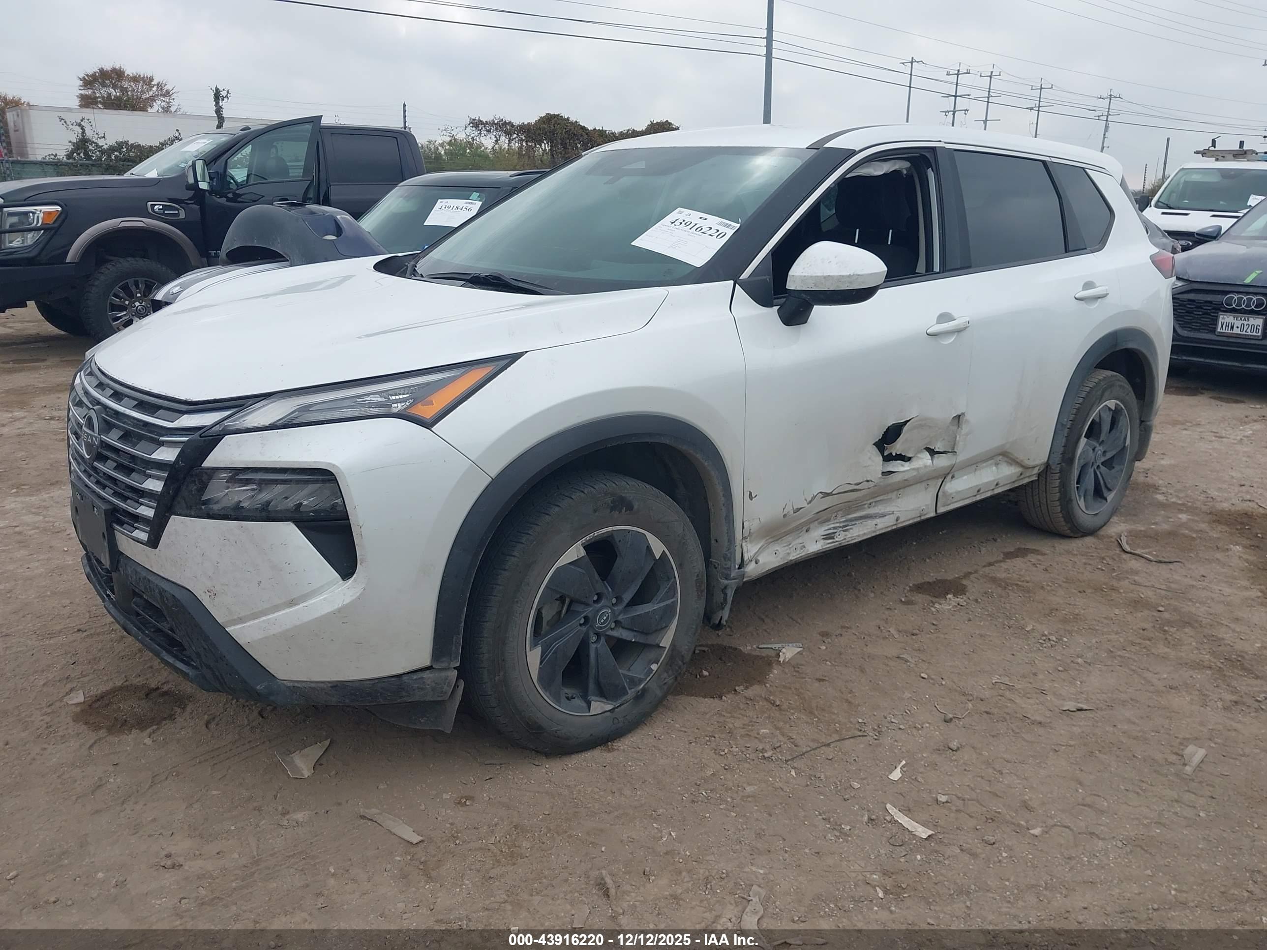 NISSAN ROGUE image 2