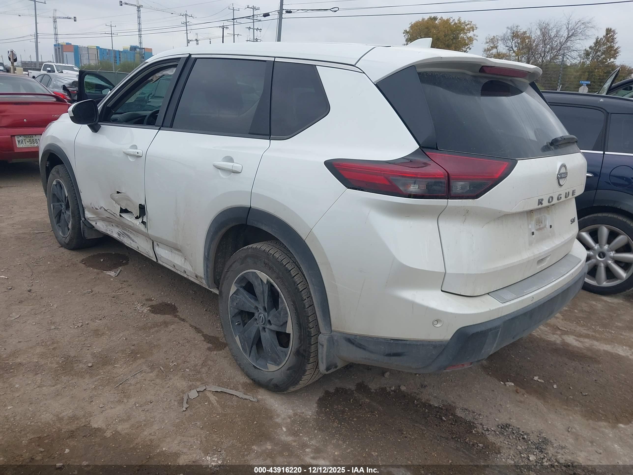 NISSAN ROGUE image 3
