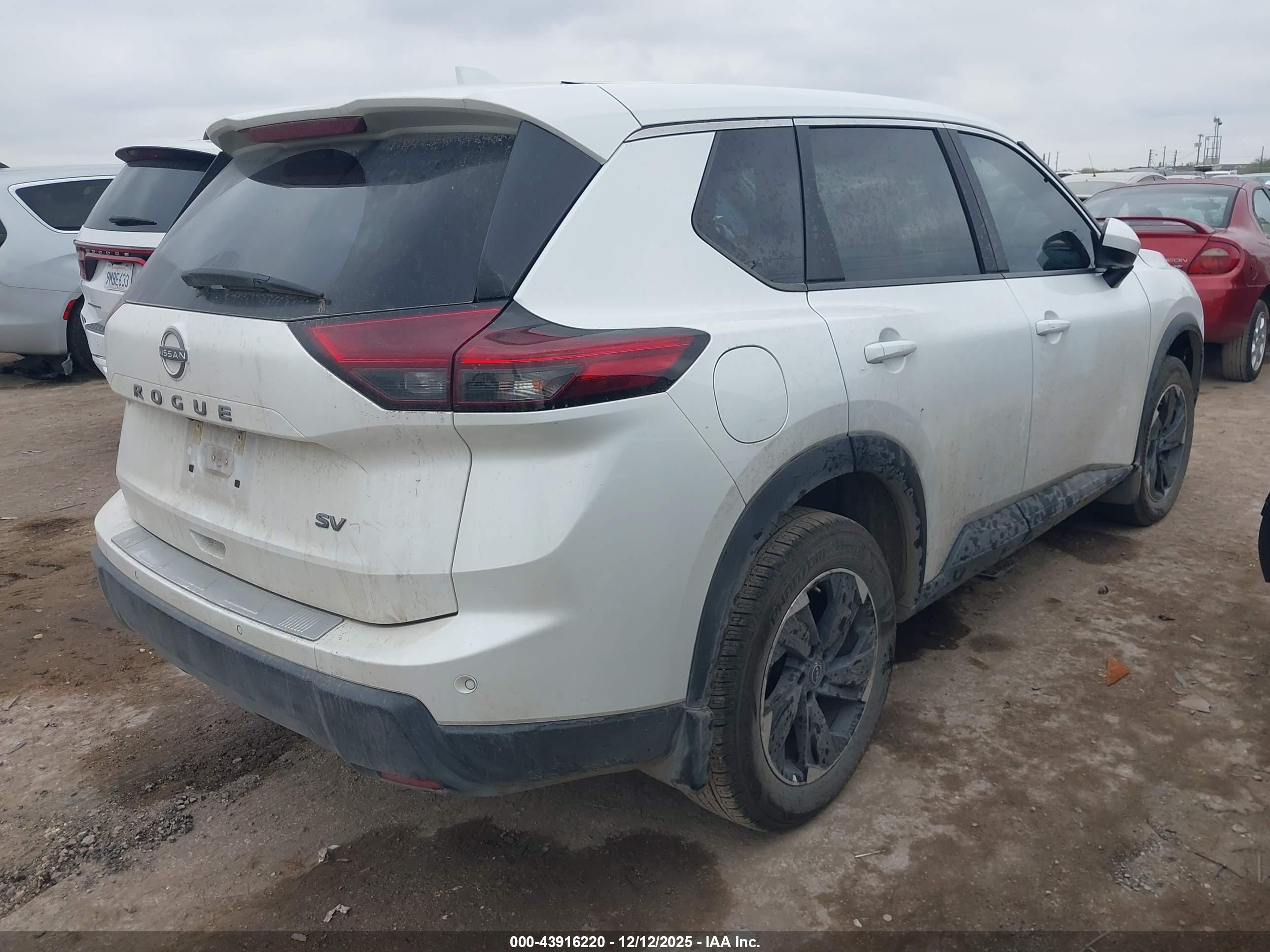 NISSAN ROGUE image 4