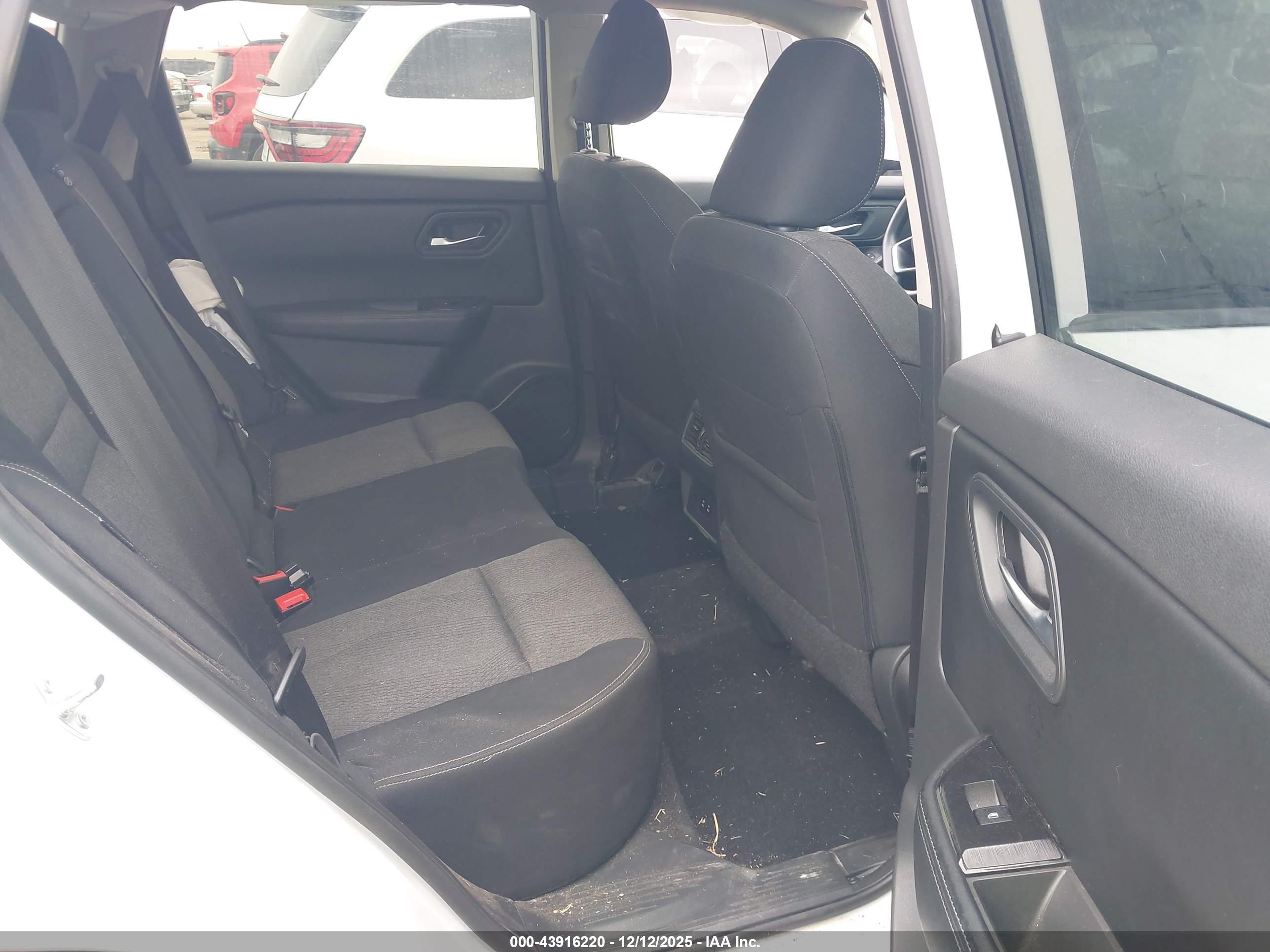 NISSAN ROGUE image 8