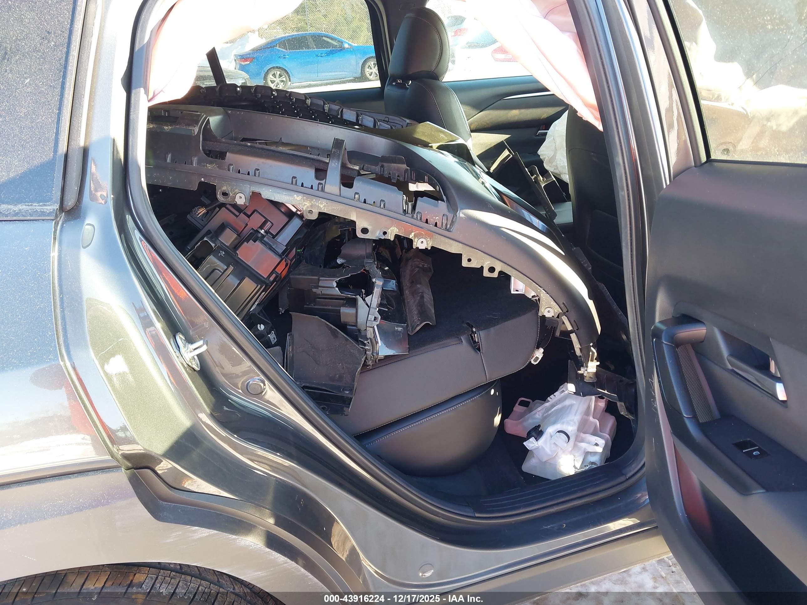 MAZDA CX-50 image 8