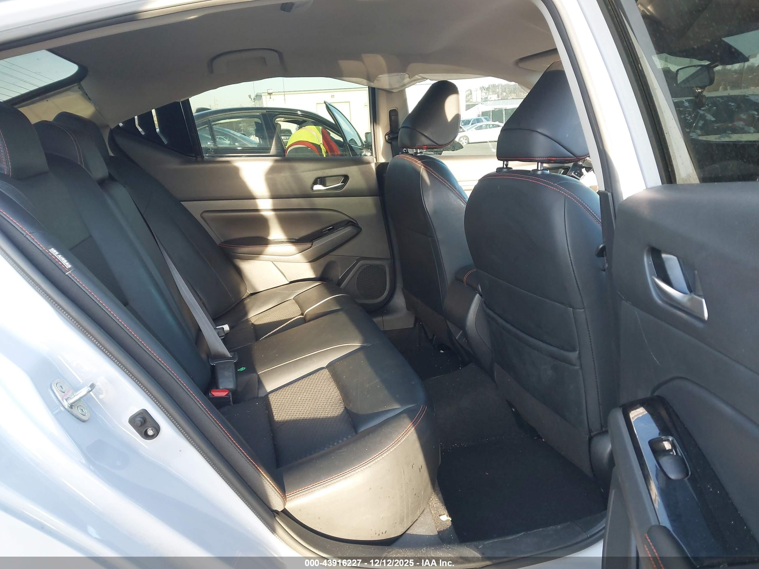 NISSAN ALTIMA image 8