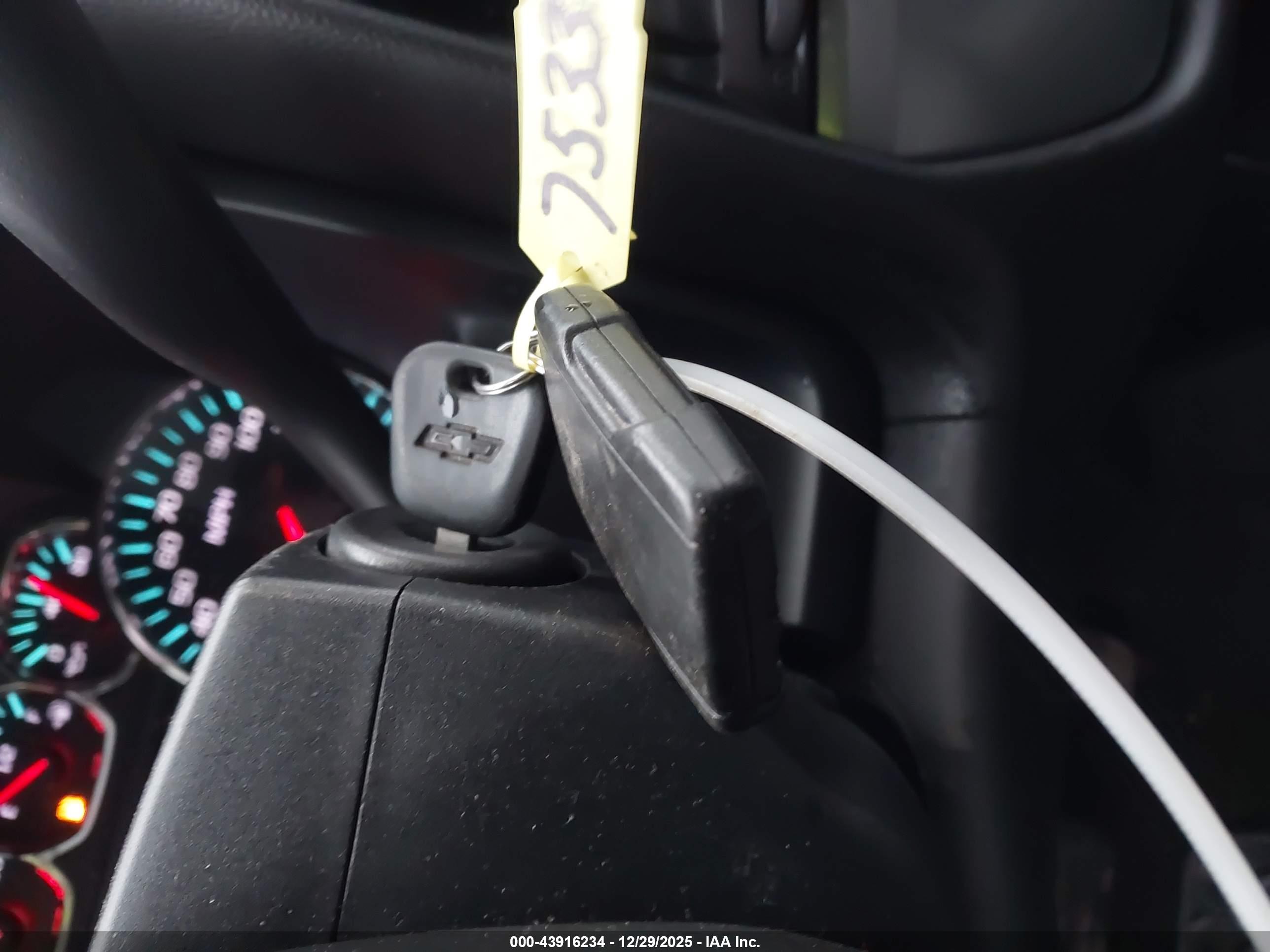 CHEVROLET SILVERADO image 11