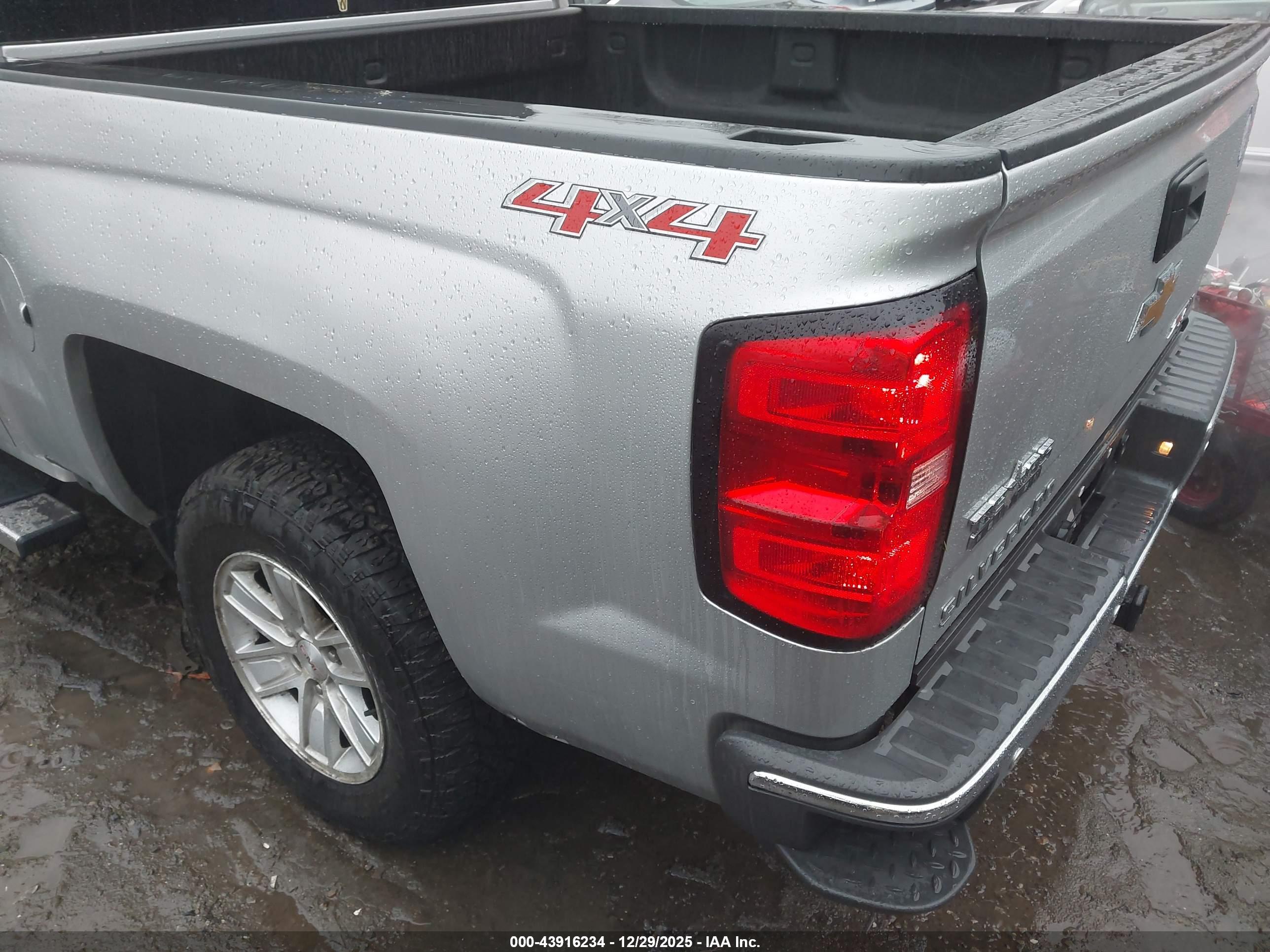 CHEVROLET SILVERADO image 3