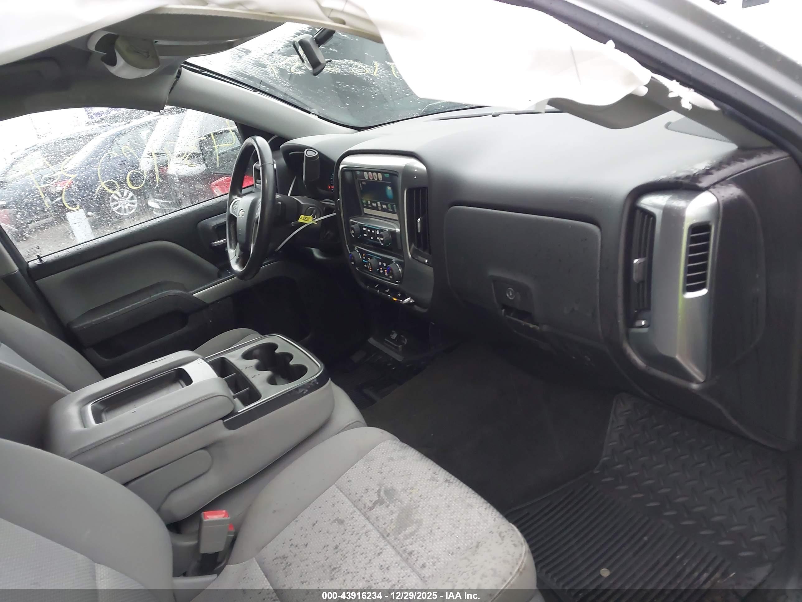 CHEVROLET SILVERADO image 5