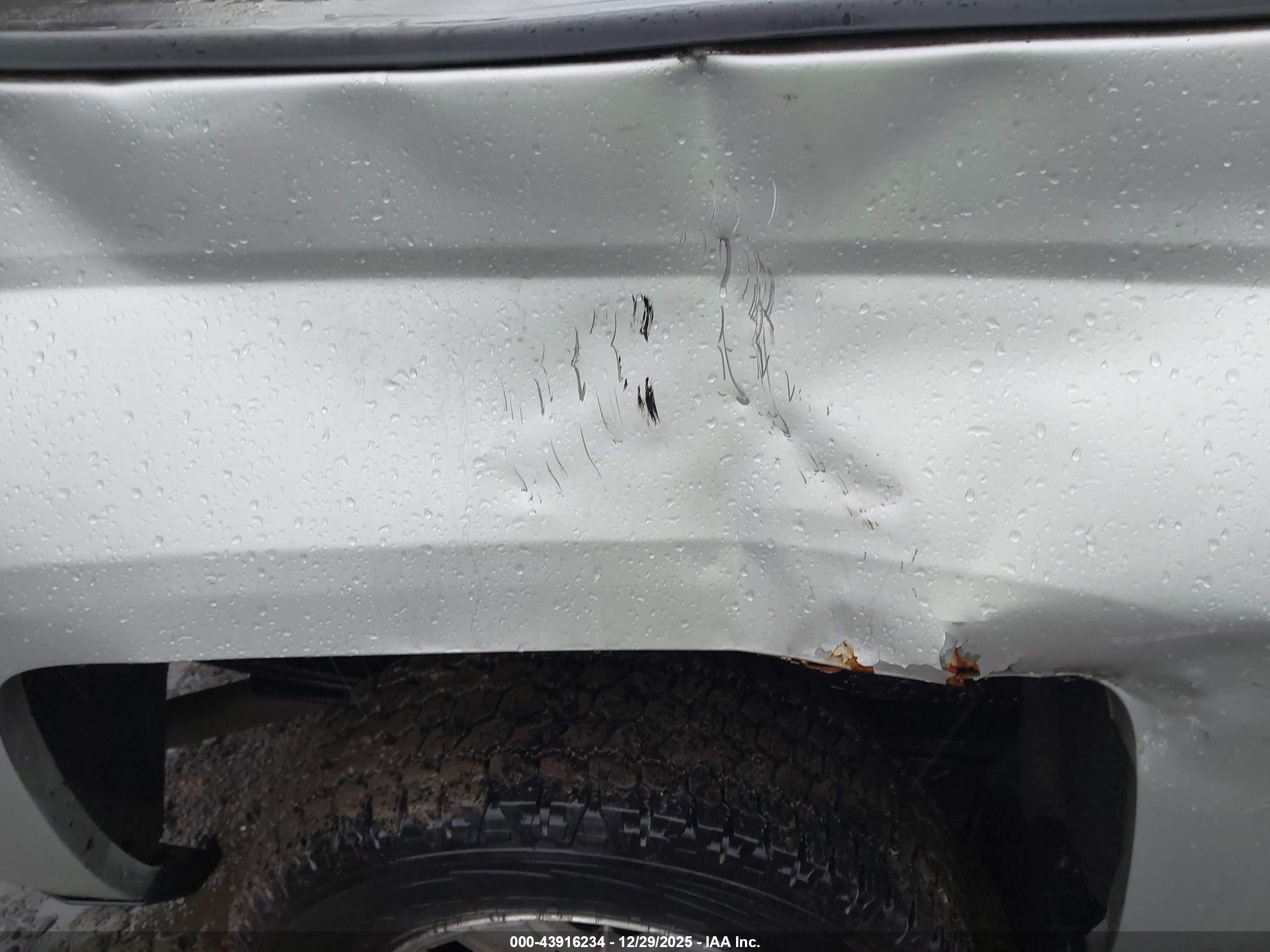 CHEVROLET SILVERADO image 6