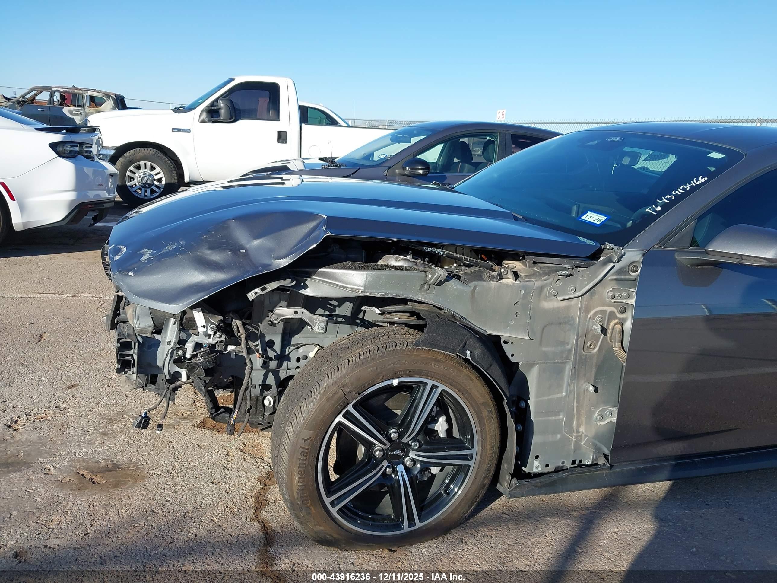 FORD MUSTANG image 6
