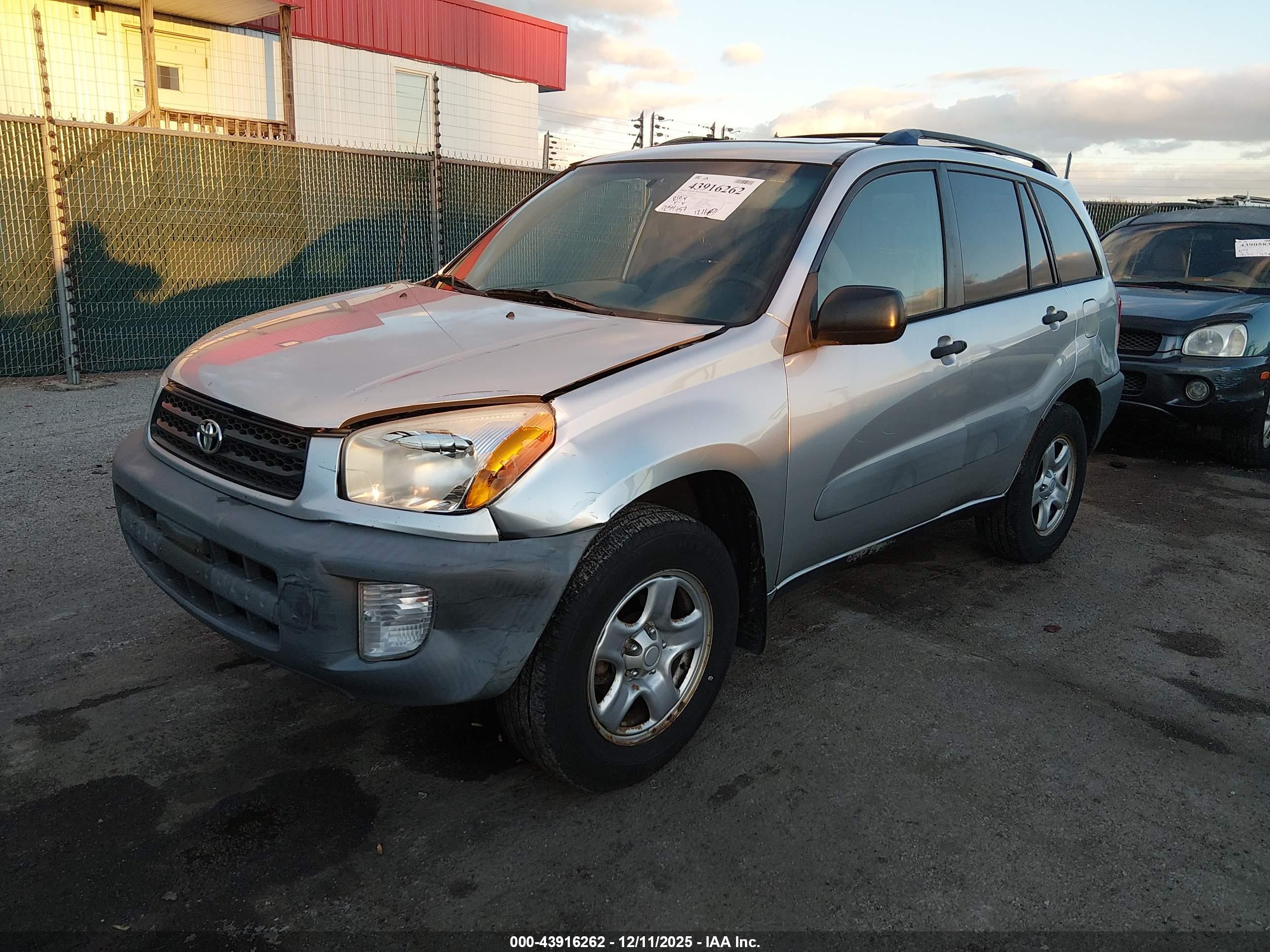 TOYOTA RAV4 image 2