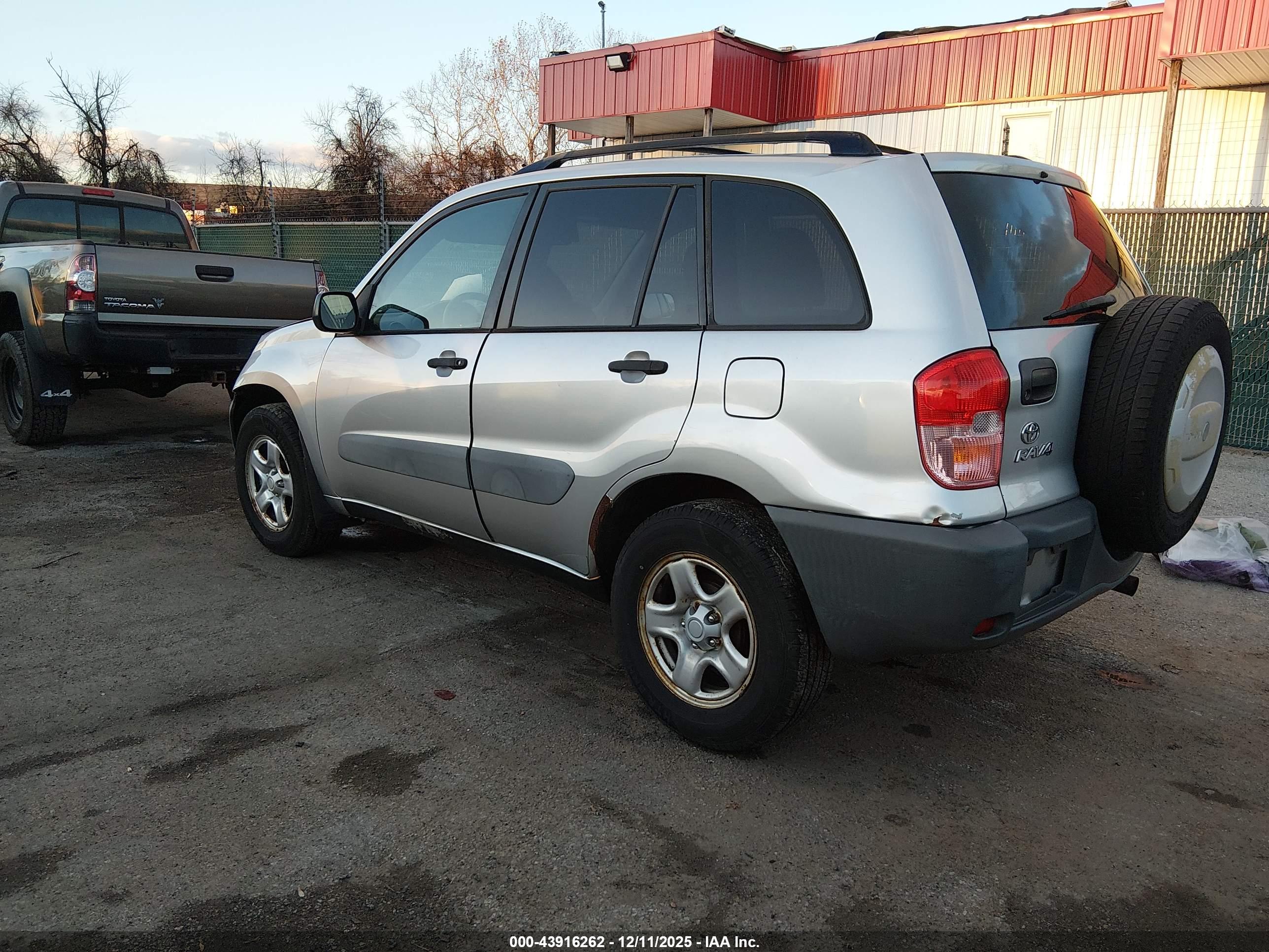 TOYOTA RAV4 image 3