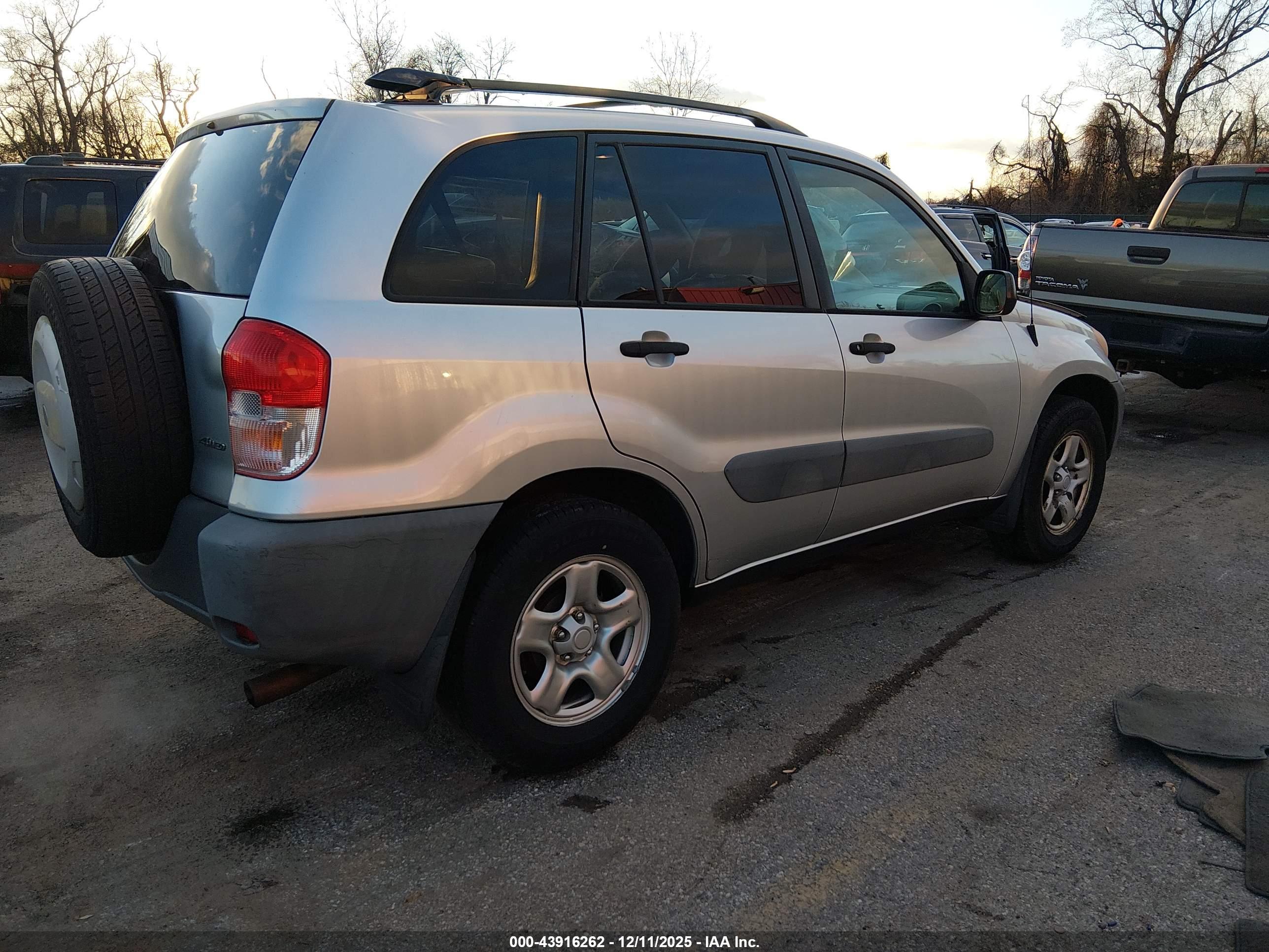 TOYOTA RAV4 image 4