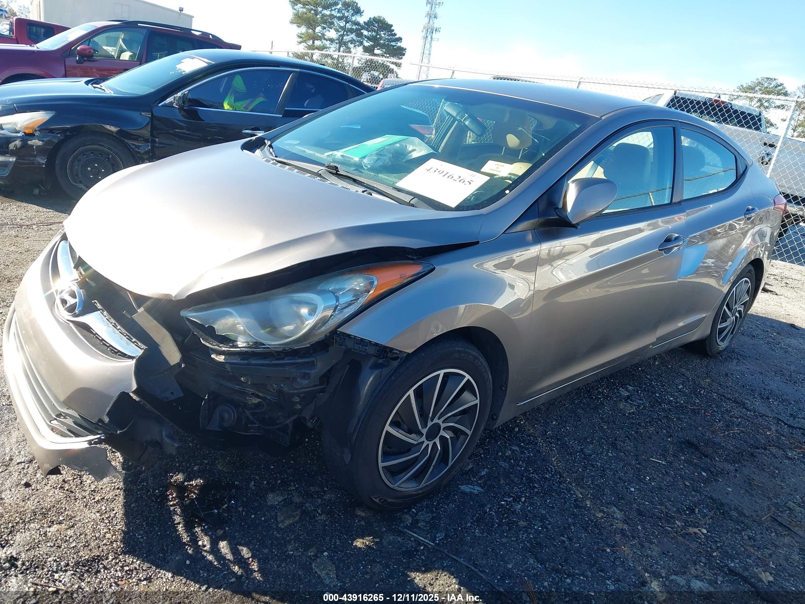 HYUNDAI ELANTRA image 2