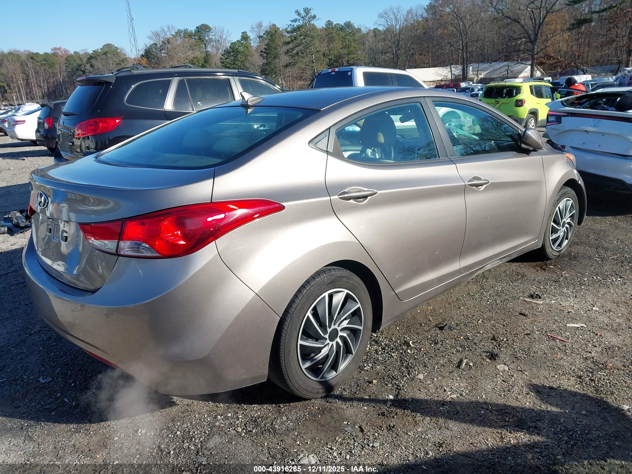 HYUNDAI ELANTRA image 4