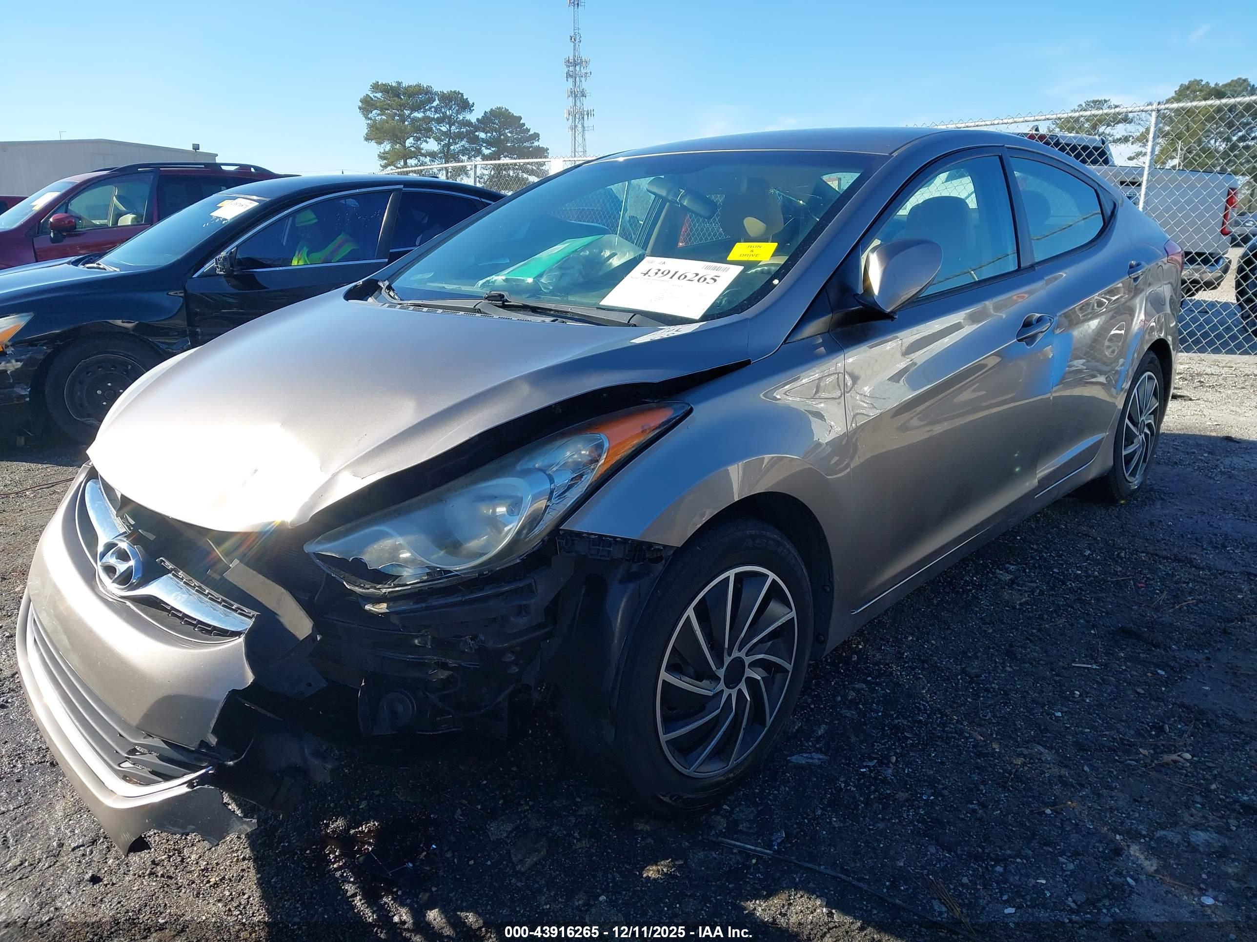 HYUNDAI ELANTRA image 6