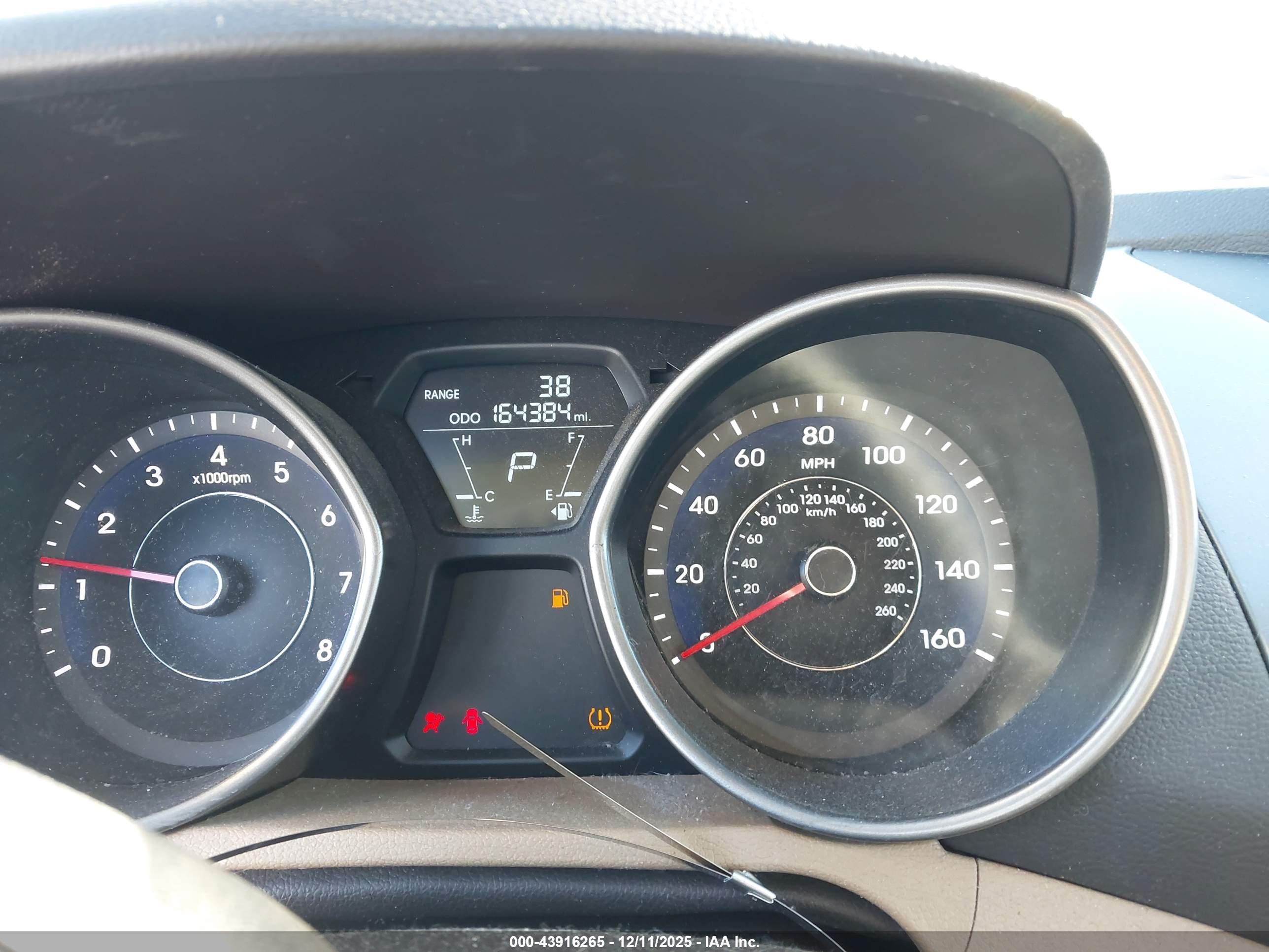 HYUNDAI ELANTRA image 7