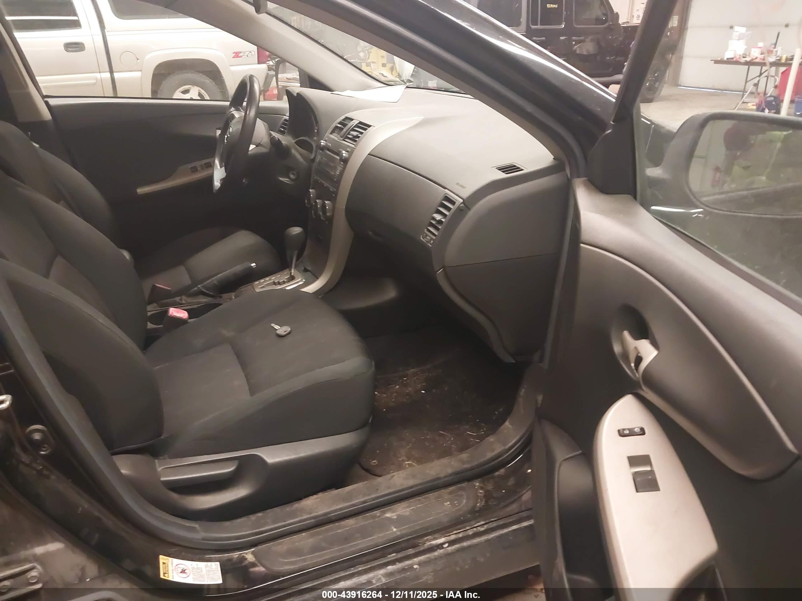 TOYOTA COROLLA image 5