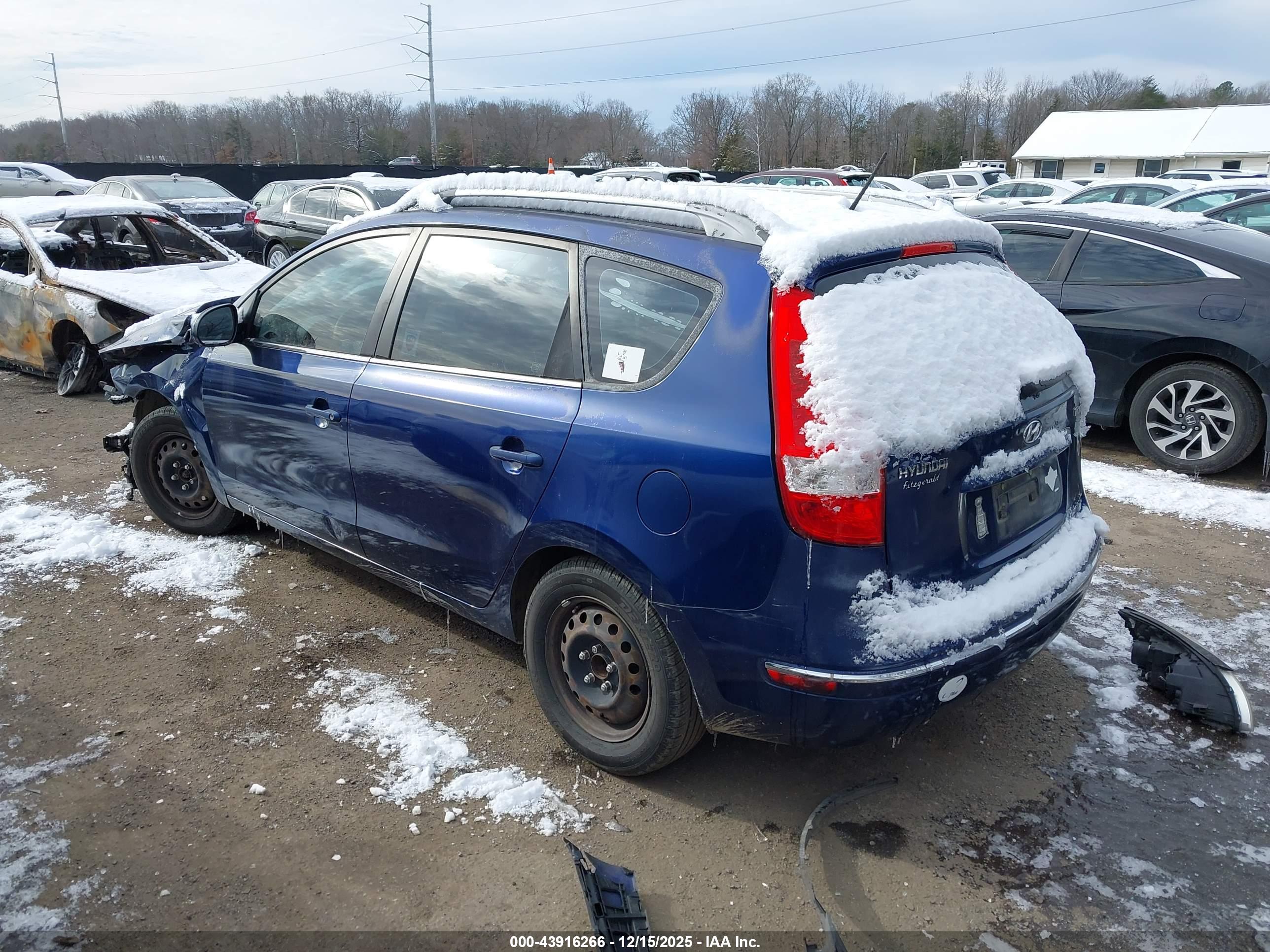 HYUNDAI ELANTRA image 3