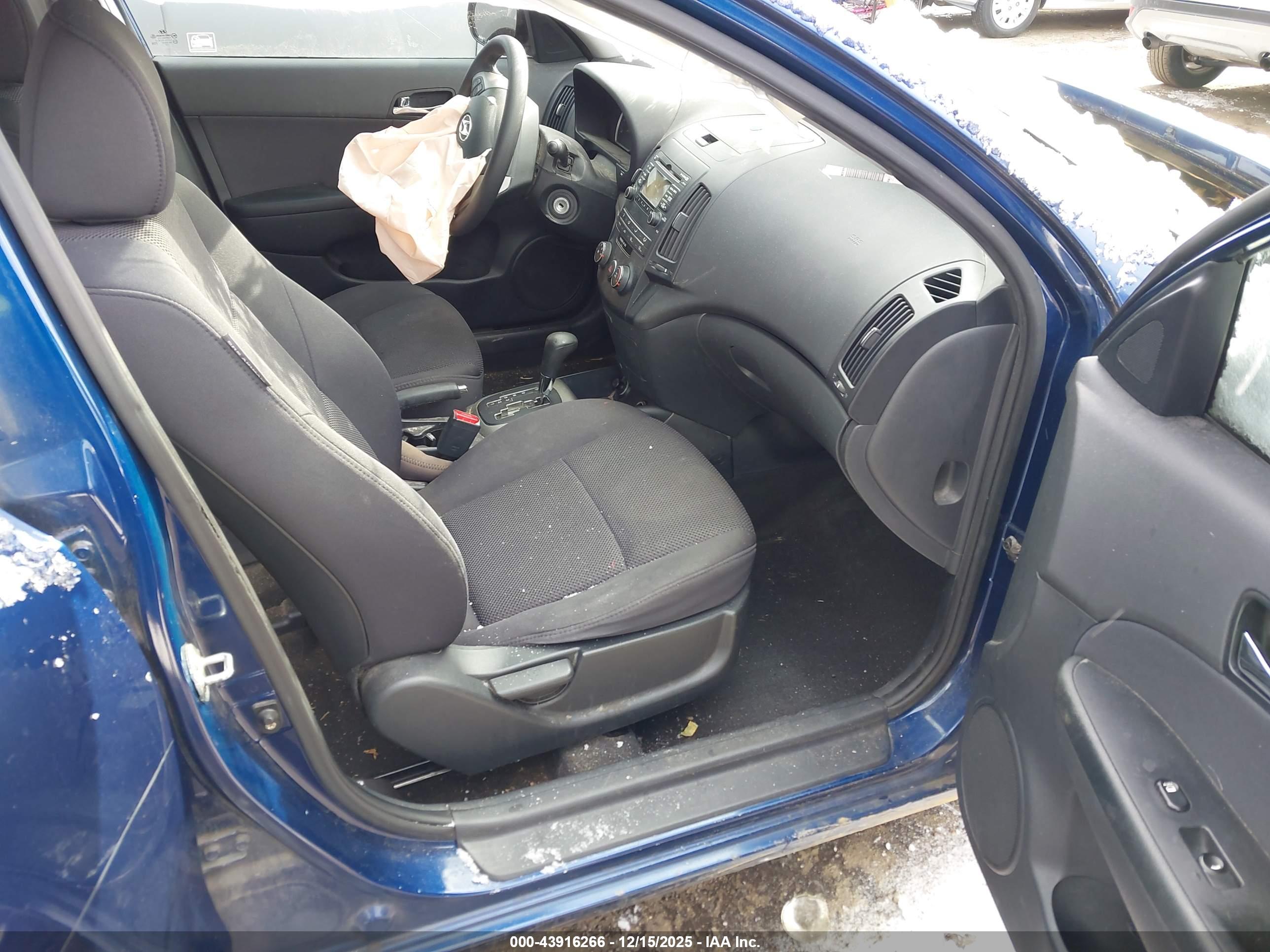 HYUNDAI ELANTRA image 5