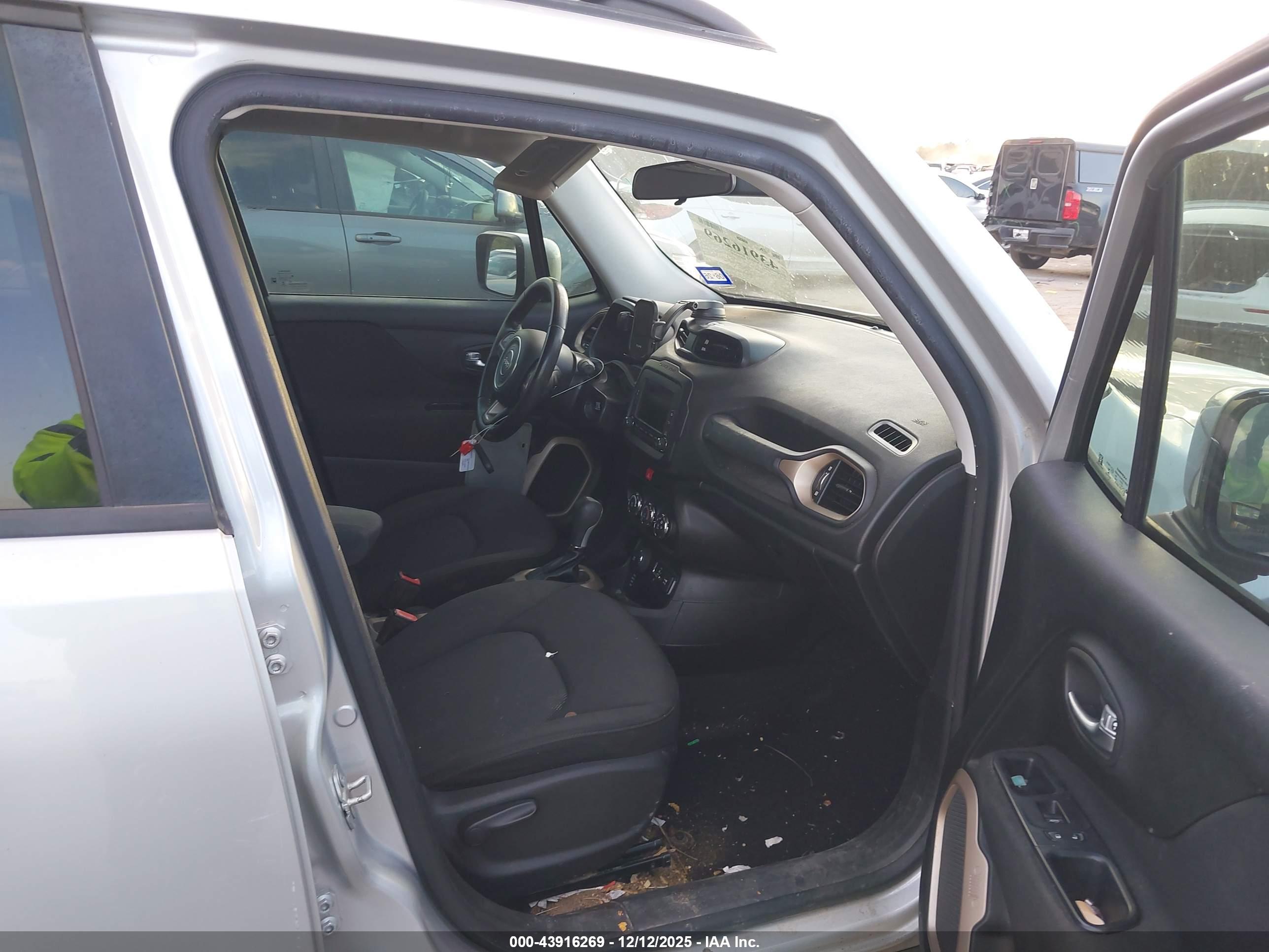 JEEP RENEGADE image 5